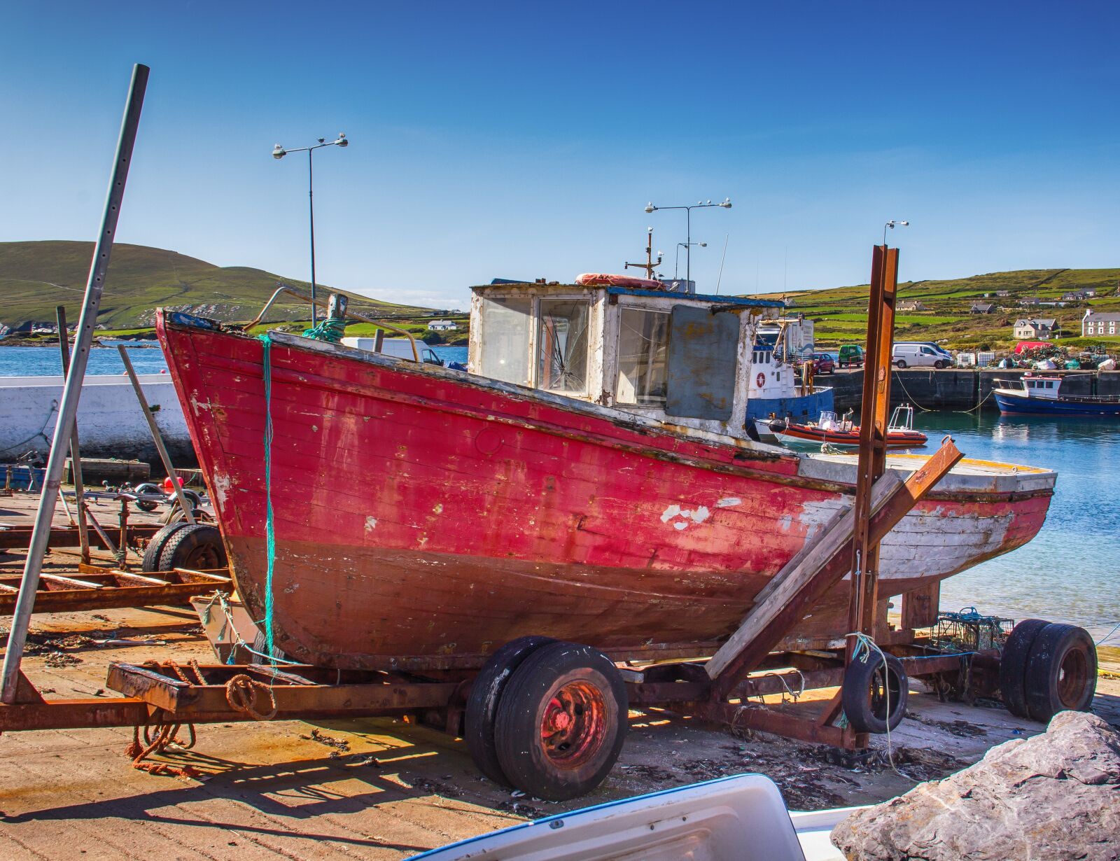 Canon EOS 550D (EOS Rebel T2i / EOS Kiss X4) sample photo. Old, boat, ireland photography