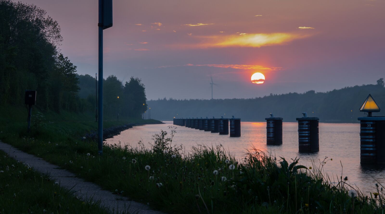 Canon EF-S 18-135mm F3.5-5.6 IS sample photo. North america, nok, kiel photography