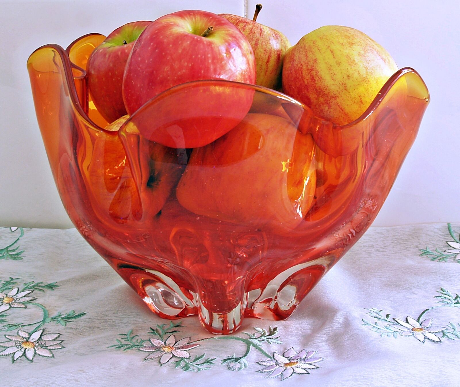 Olympus E-300 (EVOLT E-300) sample photo. Glass, bowl, apples photography