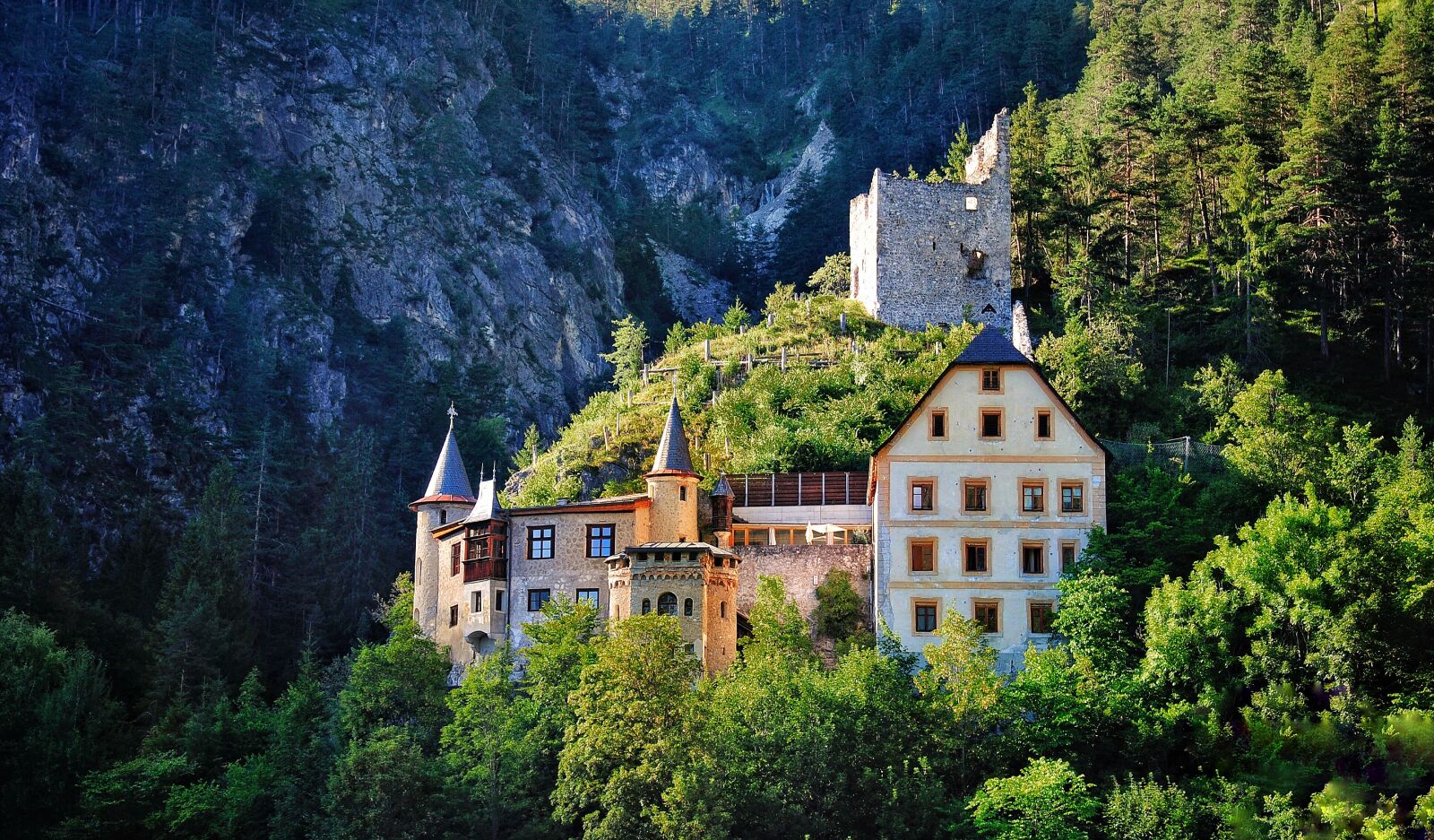 Nikon D3000 sample photo. Tyrol, castle, reutte photography