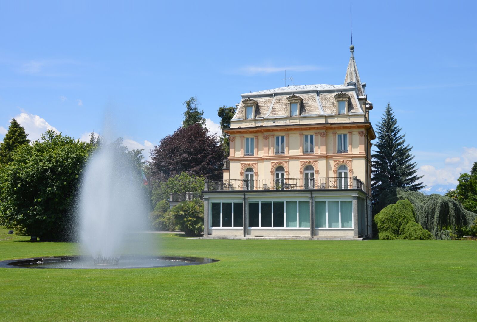 Nikon D3200 sample photo. Castle, garden, fountain photography