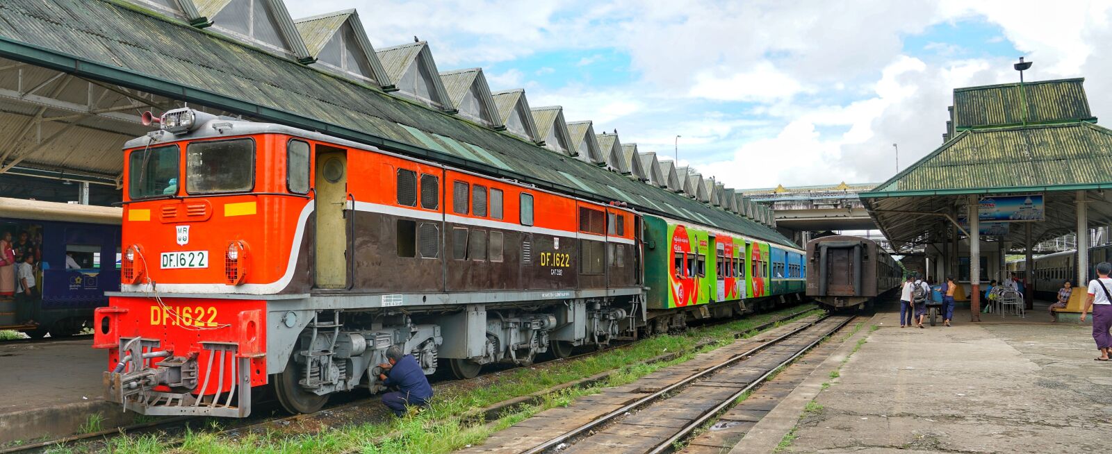 Sony a7R II + Sony FE 24-70mm F2.8 GM sample photo. Train, locomotive, yangon photography