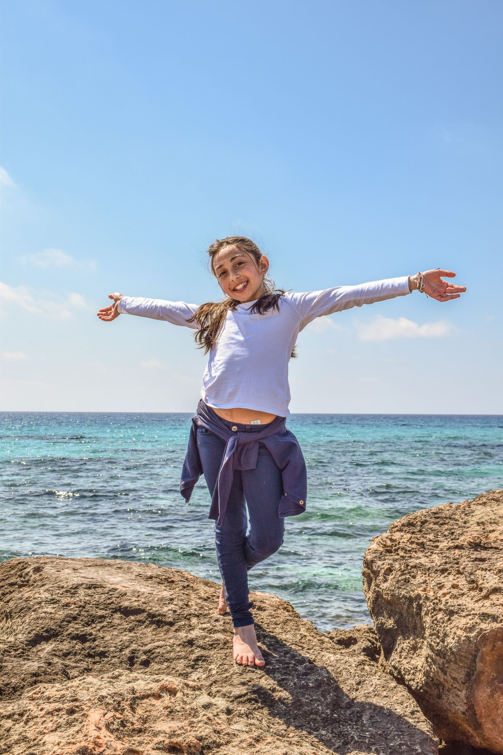 Nikon D3300 sample photo. Girl, sea, horizon photography