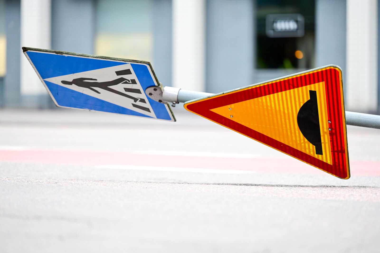 Nikon Nikkor Z 70-200mm F2.8 VR S sample photo. Hangover traffic sign photography