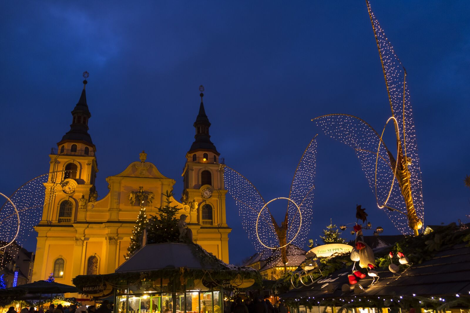 Fujifilm XF 18-55mm F2.8-4 R LM OIS sample photo. Christmas market, christmas, christmas photography