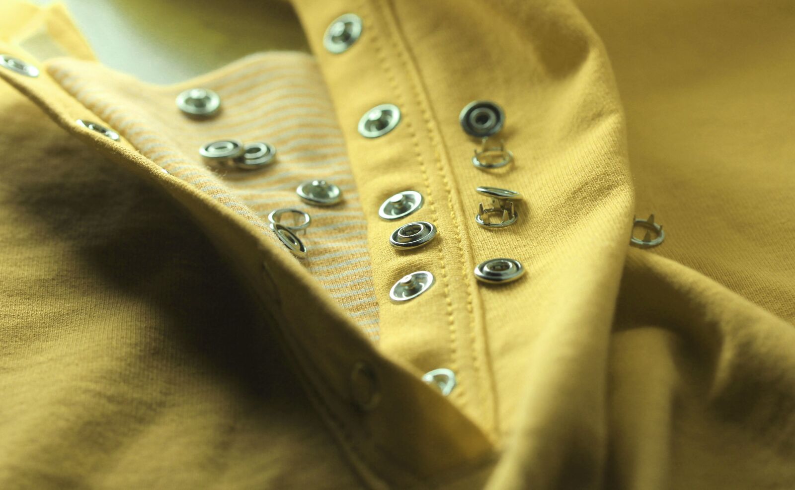 Canon EOS 550D (EOS Rebel T2i / EOS Kiss X4) sample photo. Studs, klikit, ata photography