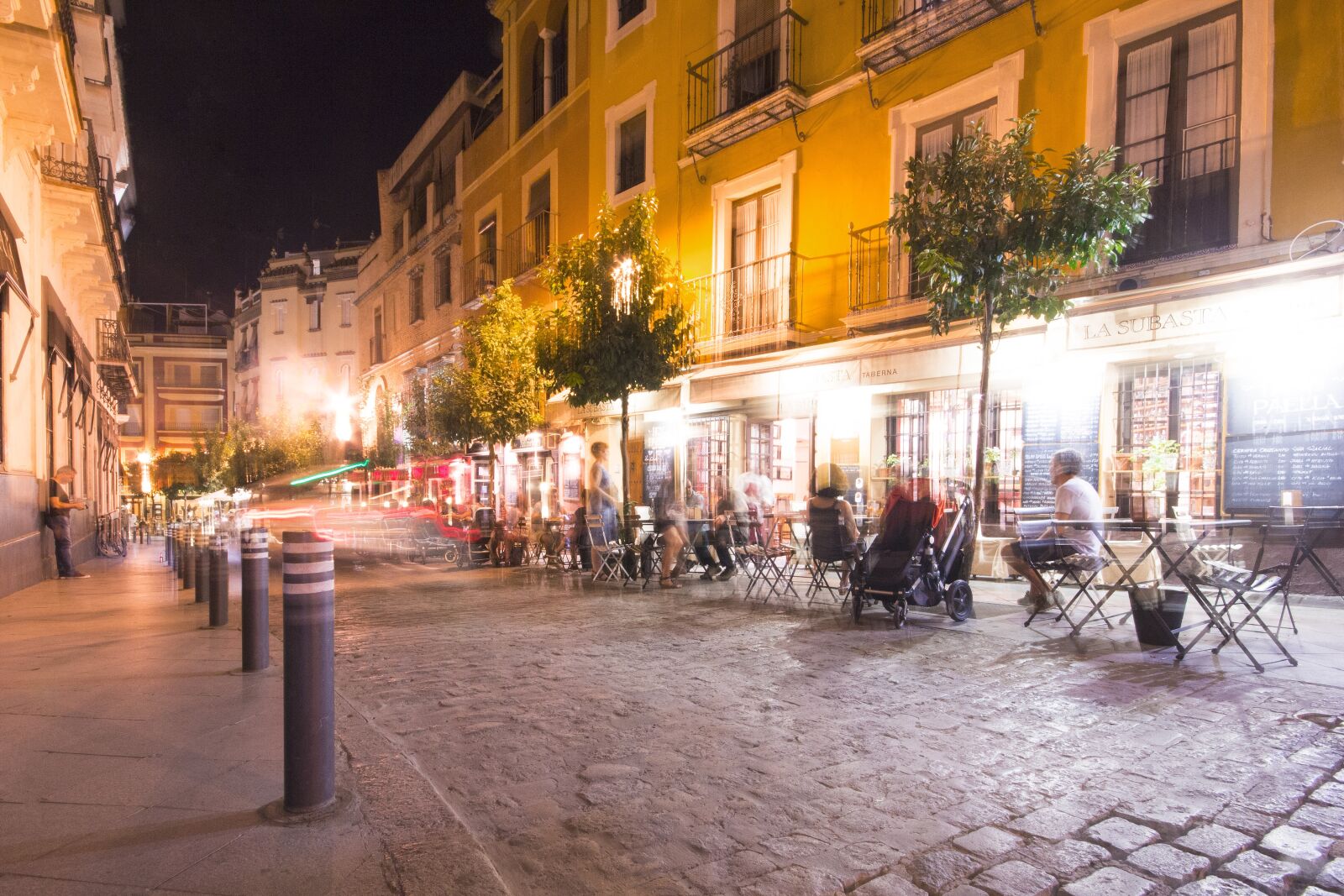 Canon EOS 60D sample photo. Nightlife, lights, night photography
