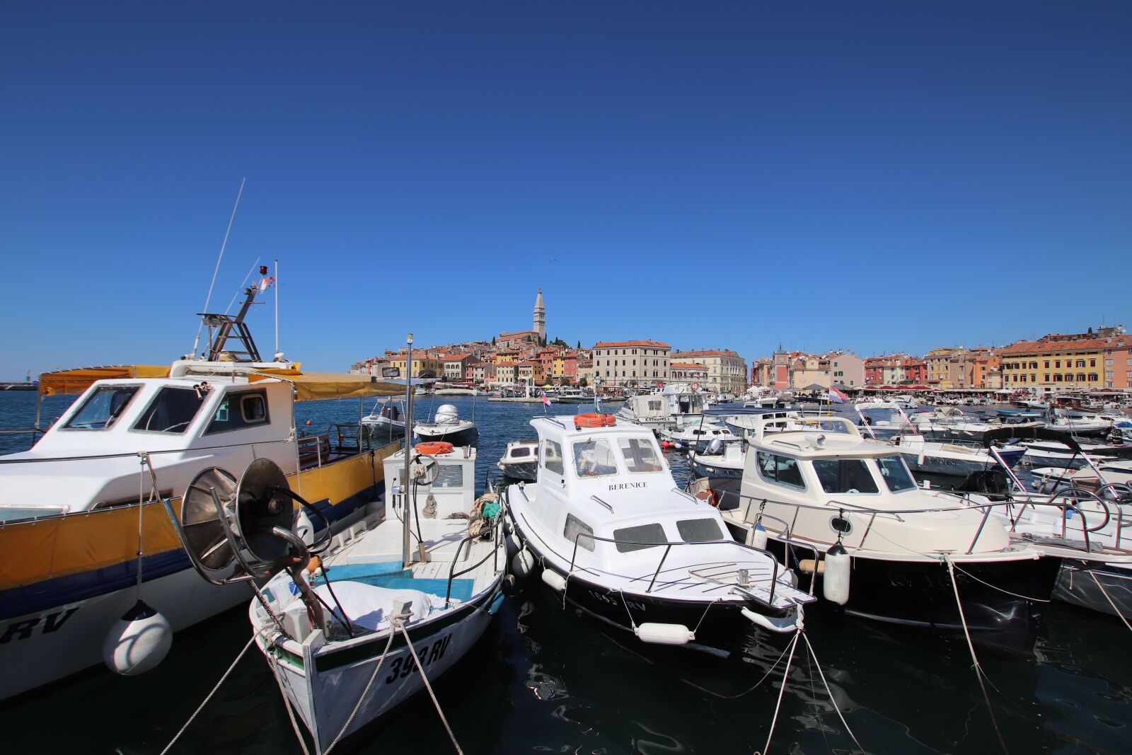 Canon EOS 200D (EOS Rebel SL2 / EOS Kiss X9) sample photo. Croatia, boats, rovinj photography