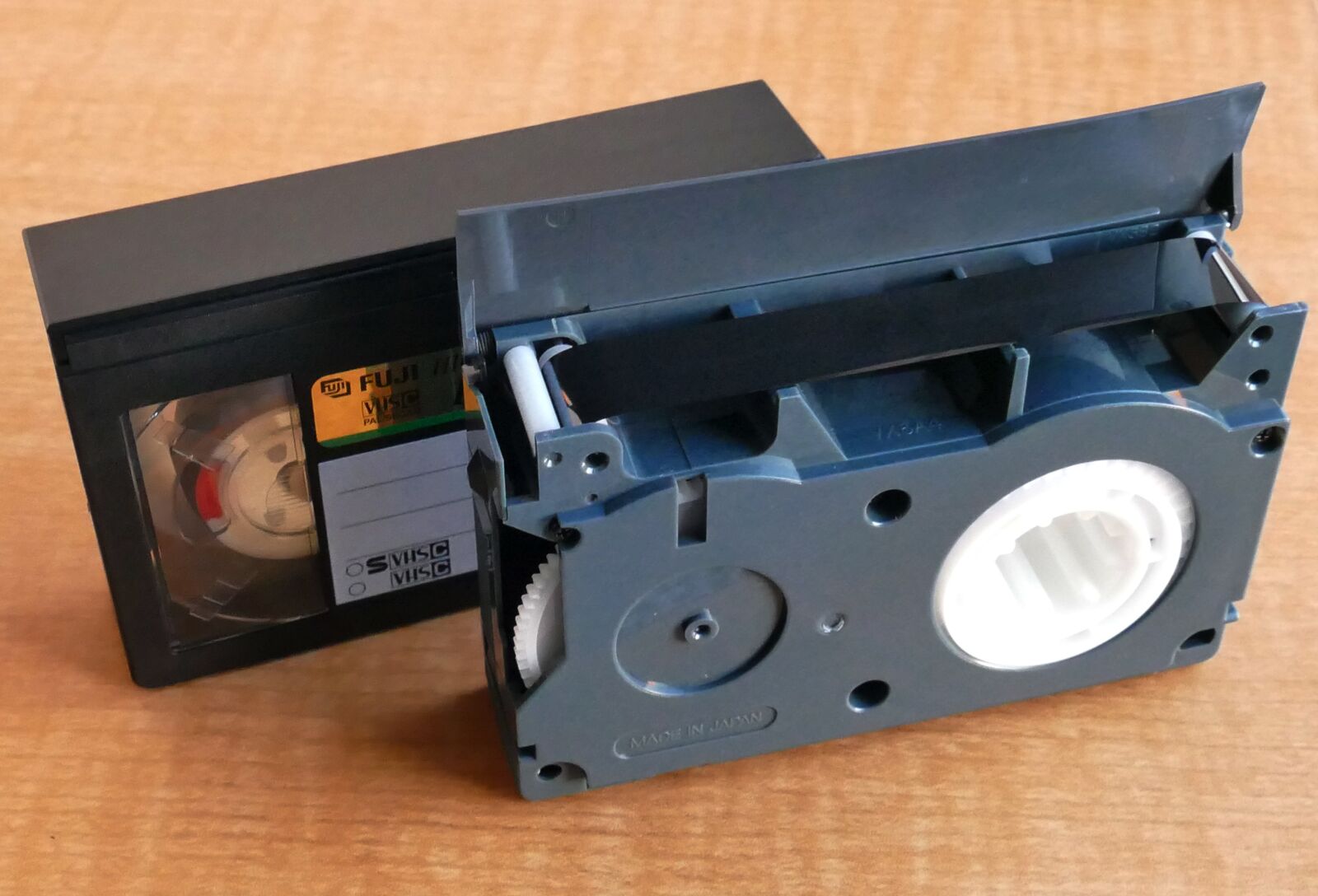 Panasonic Lumix DMC-FZ1000 sample photo. Black, cassette, tape, electronic photography