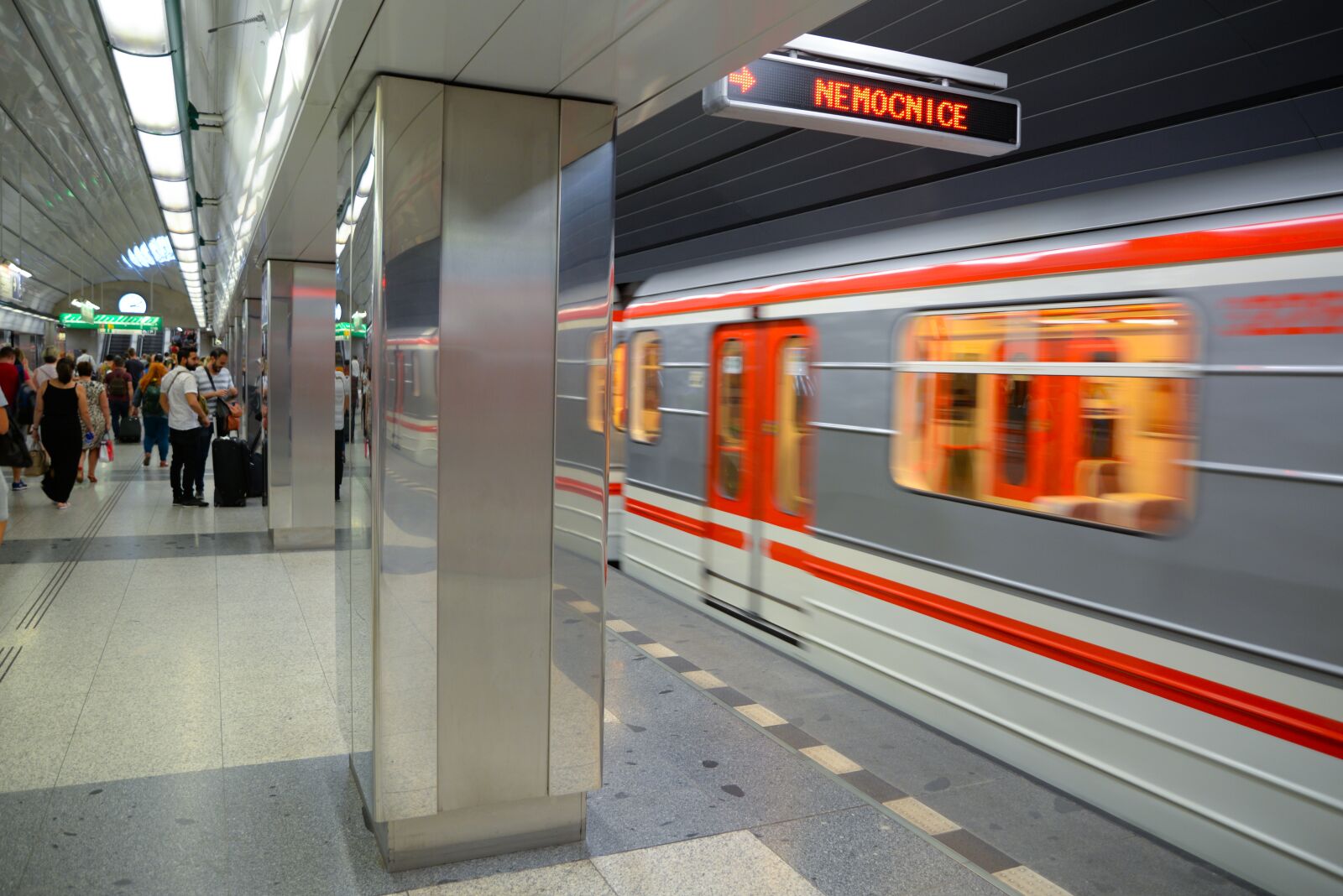 Nikon D610 sample photo. Driving, metro, drive photography