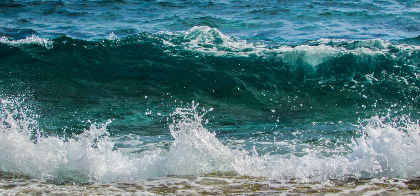 Canon PowerShot SX400 IS sample photo. Wave, smashing, foam photography