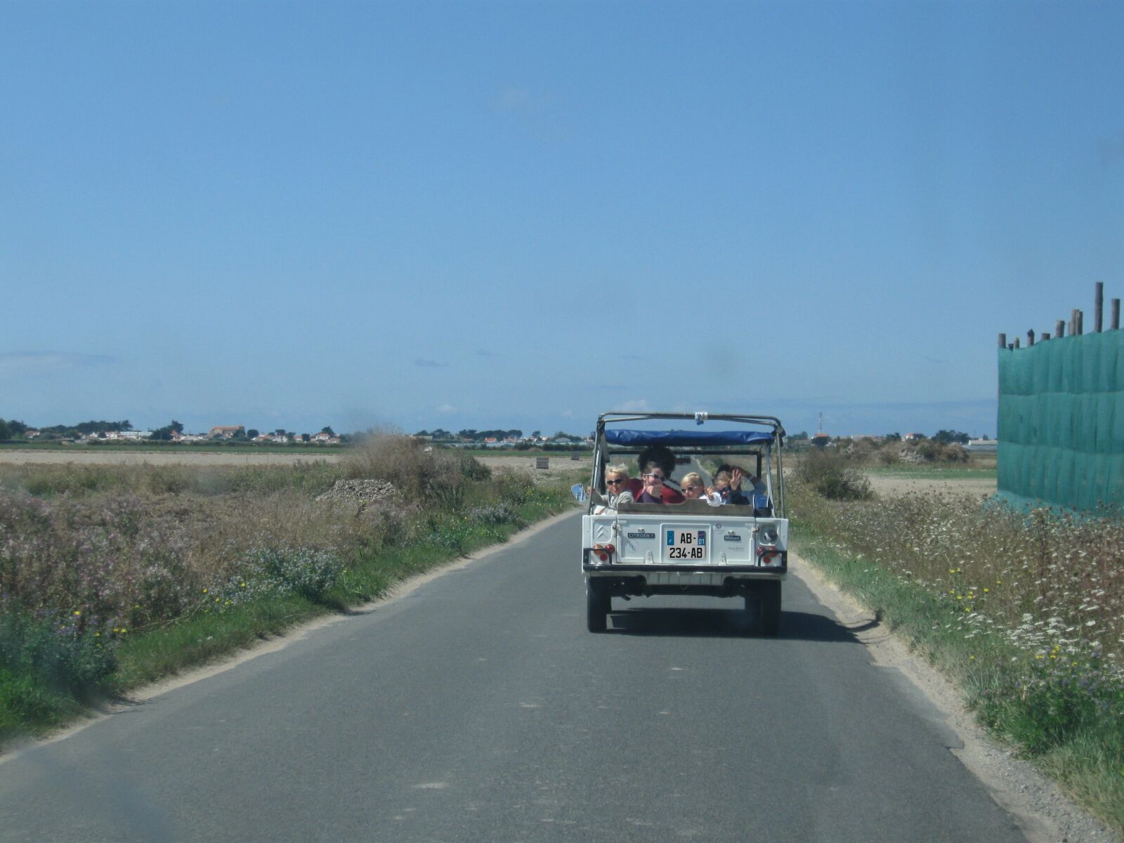 Canon PowerShot A590 IS sample photo. Car, children, road photography