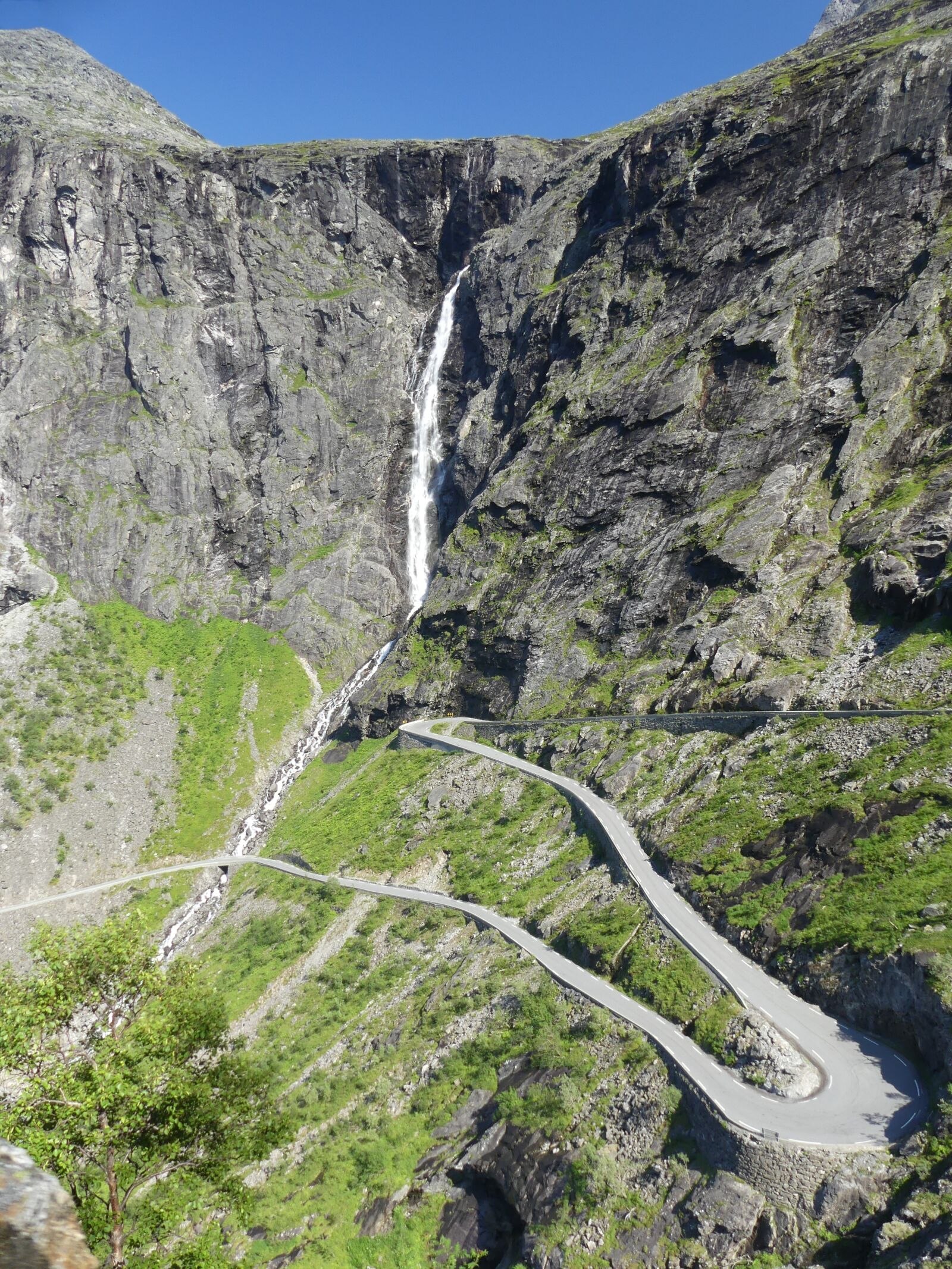 Panasonic Lumix DMC-FZ300 sample photo. Trollstigen, norway, road photography
