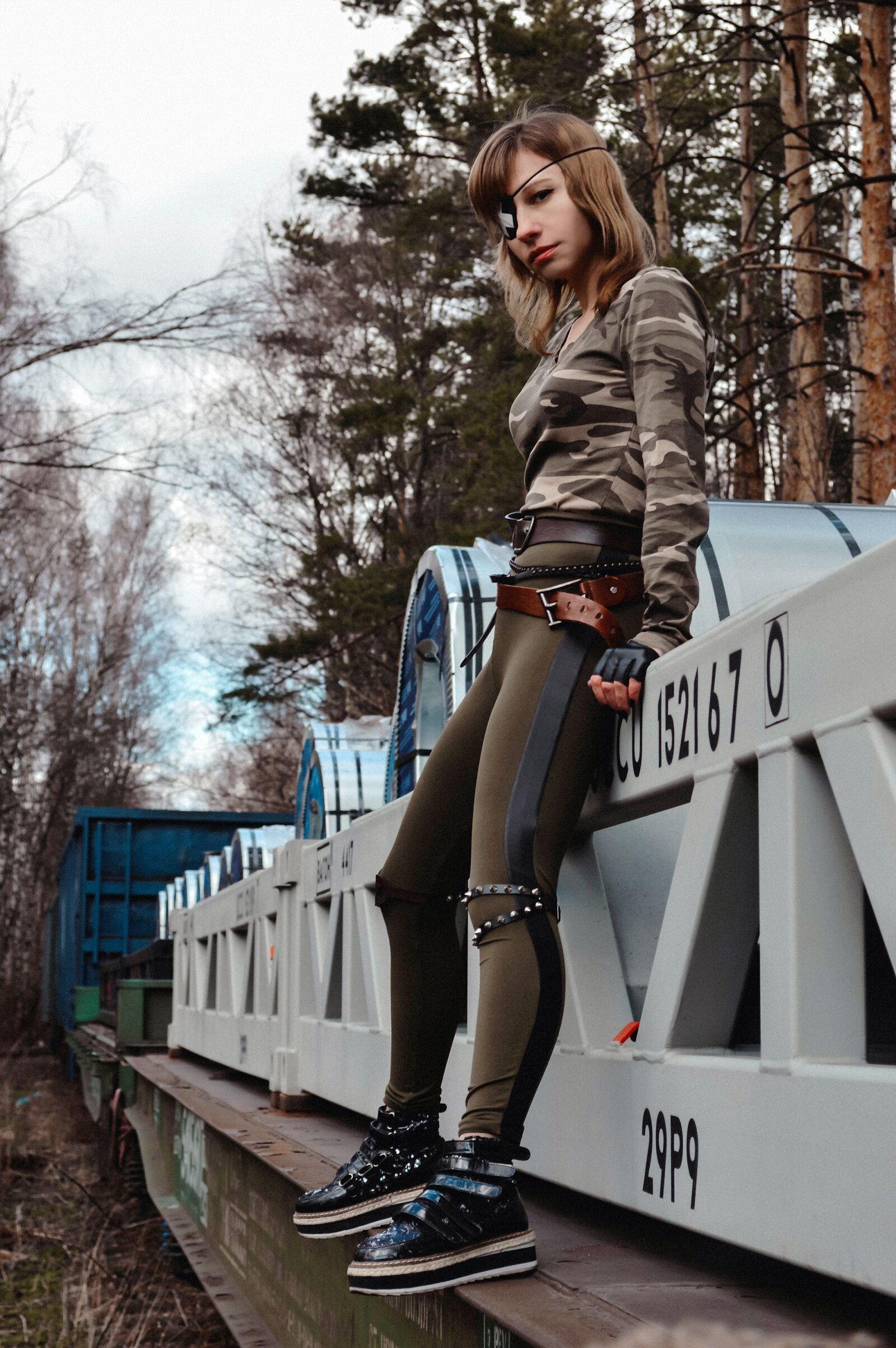 Nikon D3200 sample photo. Train, cars, woman photography