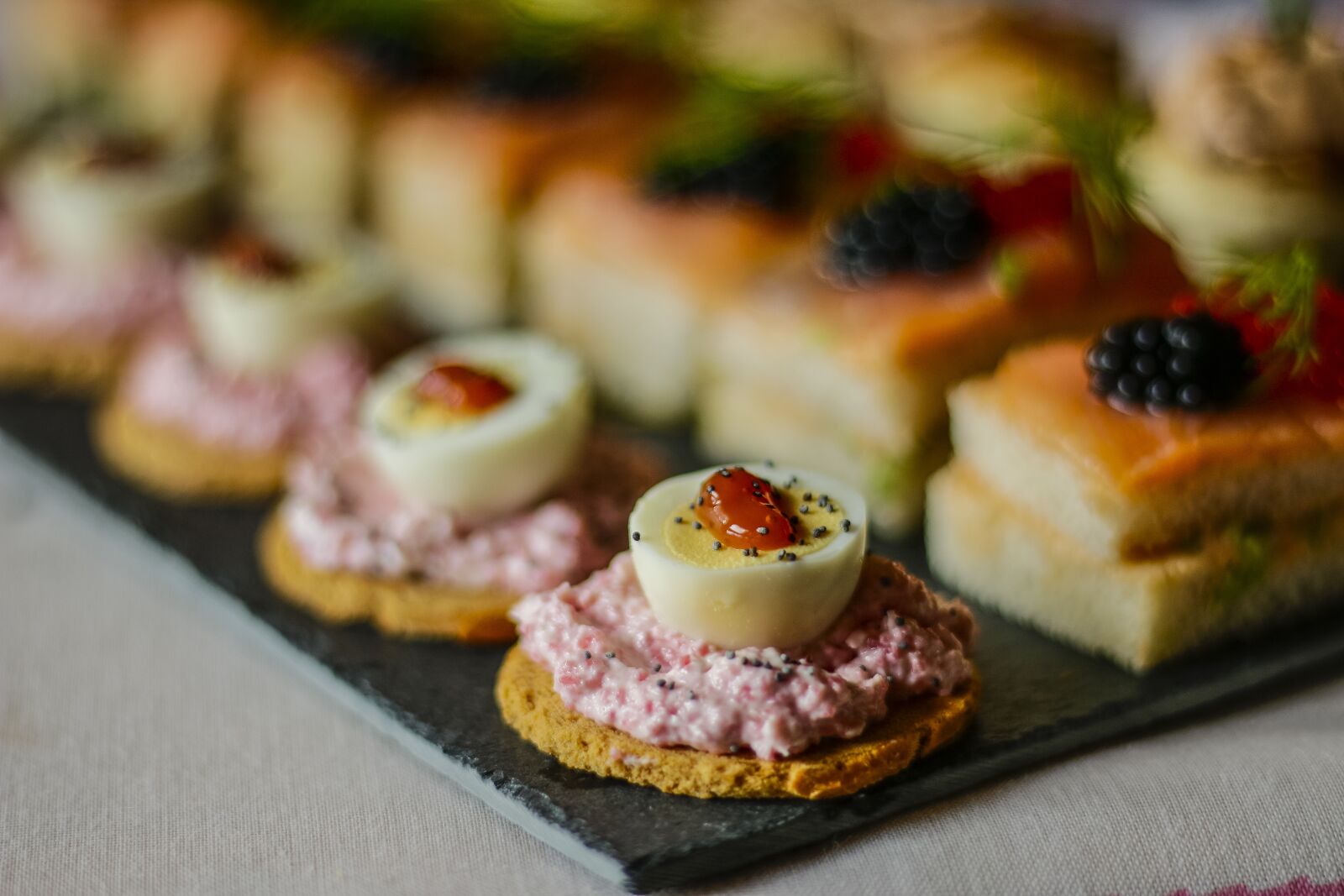 Canon EOS 70D + Canon EF 50mm F1.8 STM sample photo. Food, canapes, bread photography