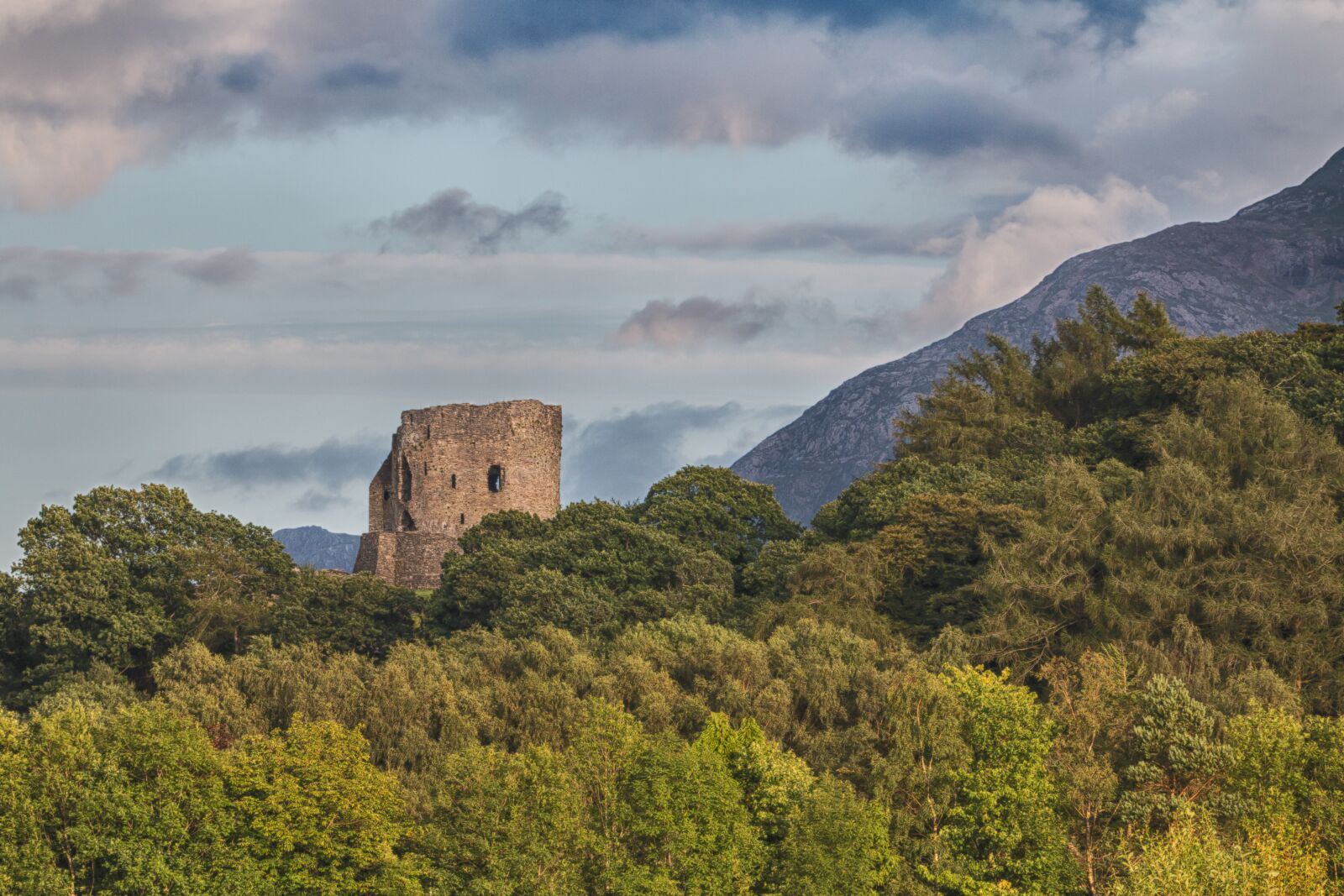 Canon EOS 70D + Tamron SP 150-600mm F5-6.3 Di VC USD sample photo. Dolbadarn castle, britain, clouds photography