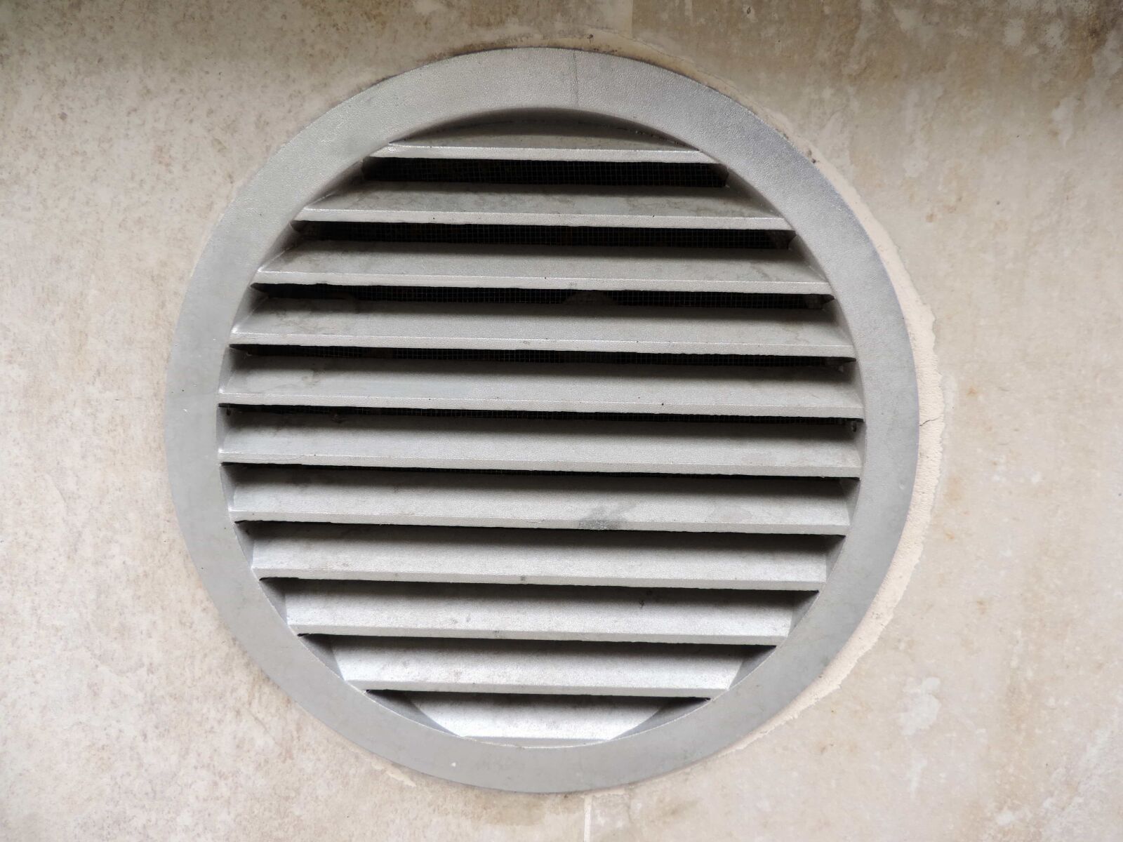 Nikon Coolpix P520 sample photo. Detail, grid, metal, stainless photography
