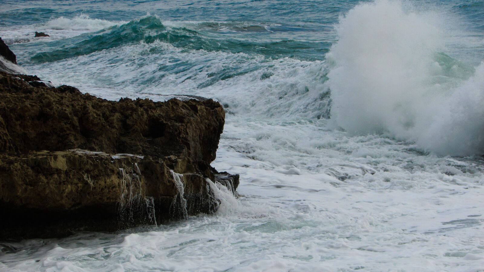 Canon PowerShot SX400 IS sample photo. Wave, smashing, sea photography