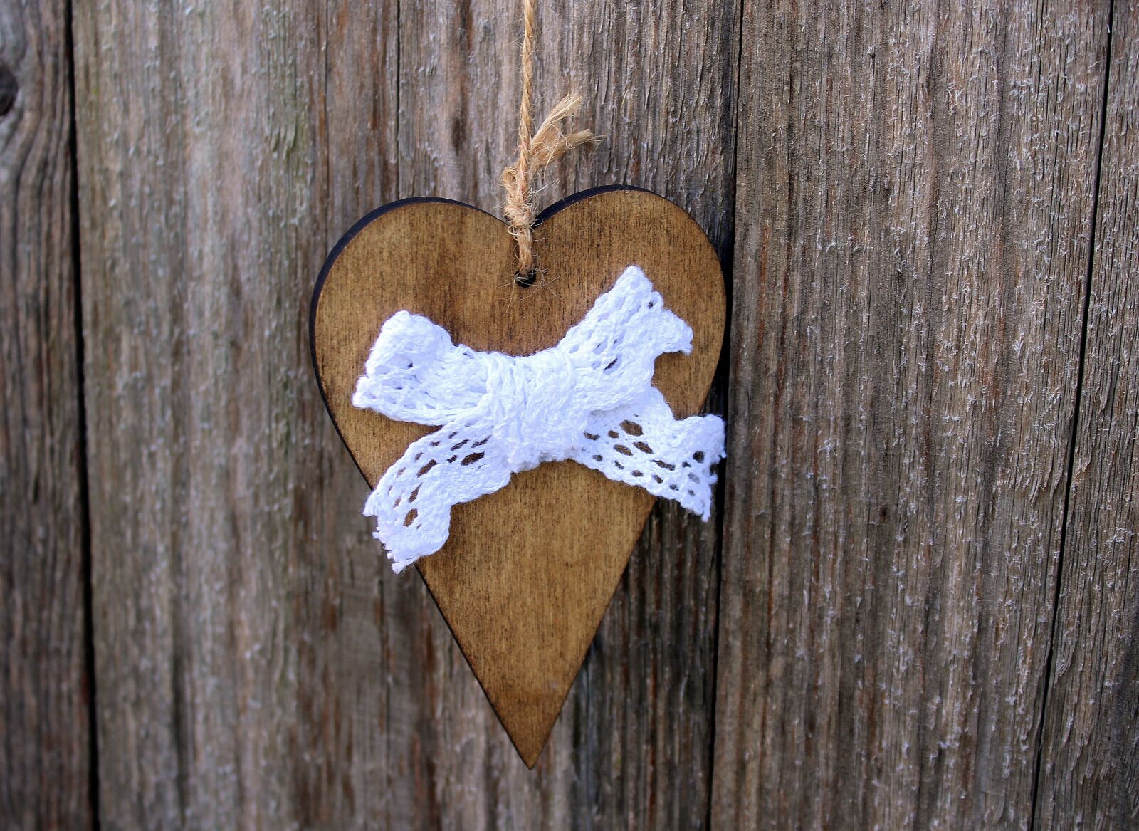 Canon EOS 1200D (EOS Rebel T5 / EOS Kiss X70 / EOS Hi) sample photo. Heart, bow, pendant photography