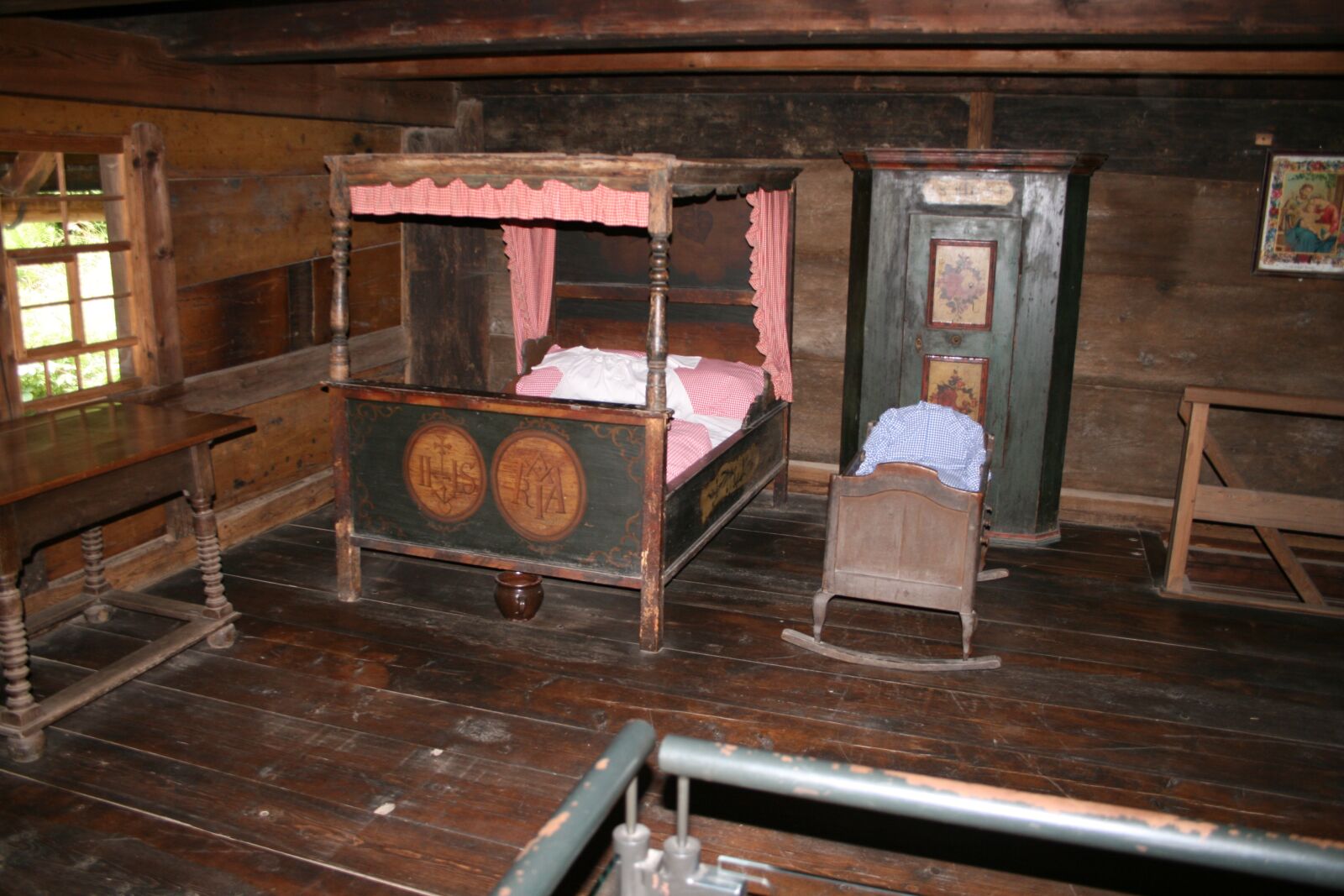 Canon EOS 400D (EOS Digital Rebel XTi / EOS Kiss Digital X) sample photo. Hotzenwald house, black forest photography