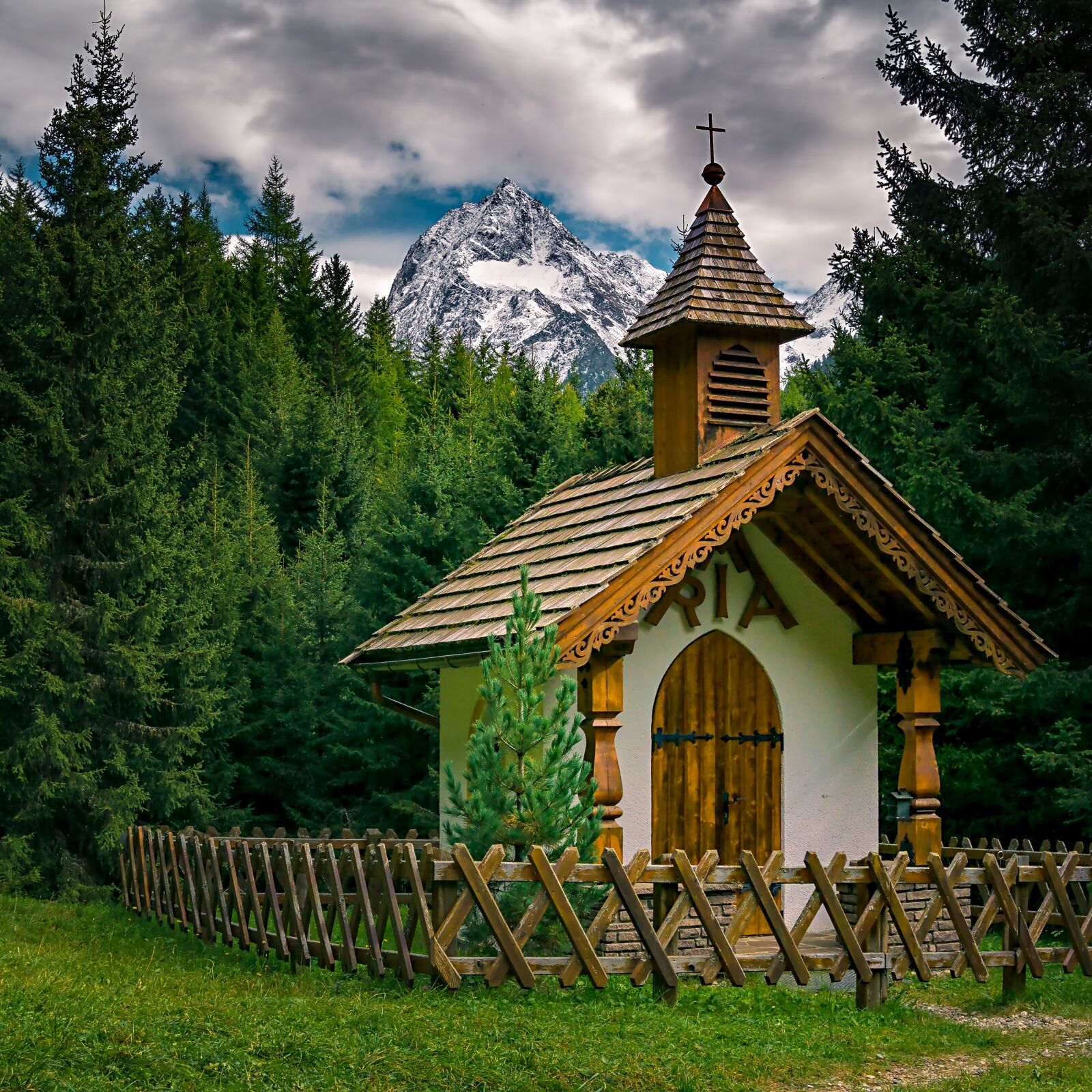 Sony E 16-50mm F3.5-5.6 PZ OSS sample photo. Autumn, landscape, mountains photography