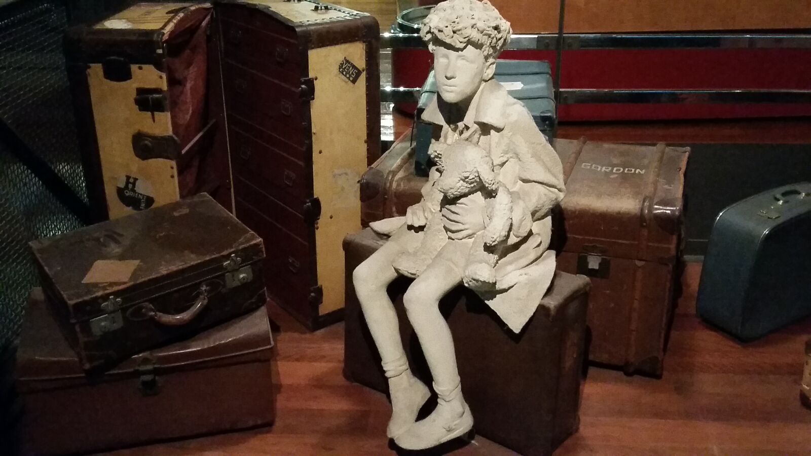 Samsung Galaxy S5 sample photo. Statue, child, white photography