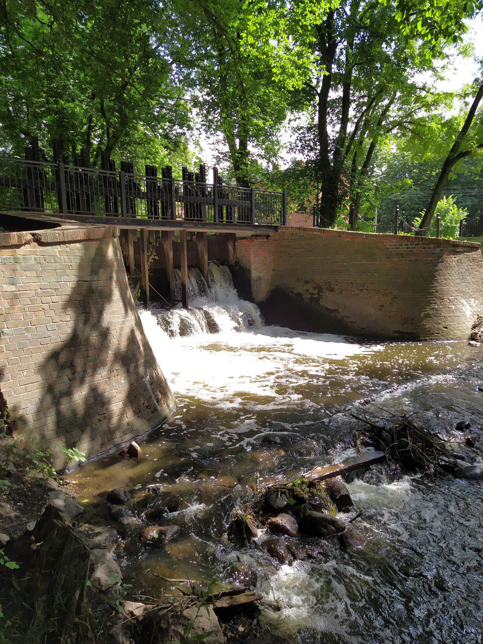 Xiaomi Redmi Note 7 sample photo. Lock, water, bridge photography