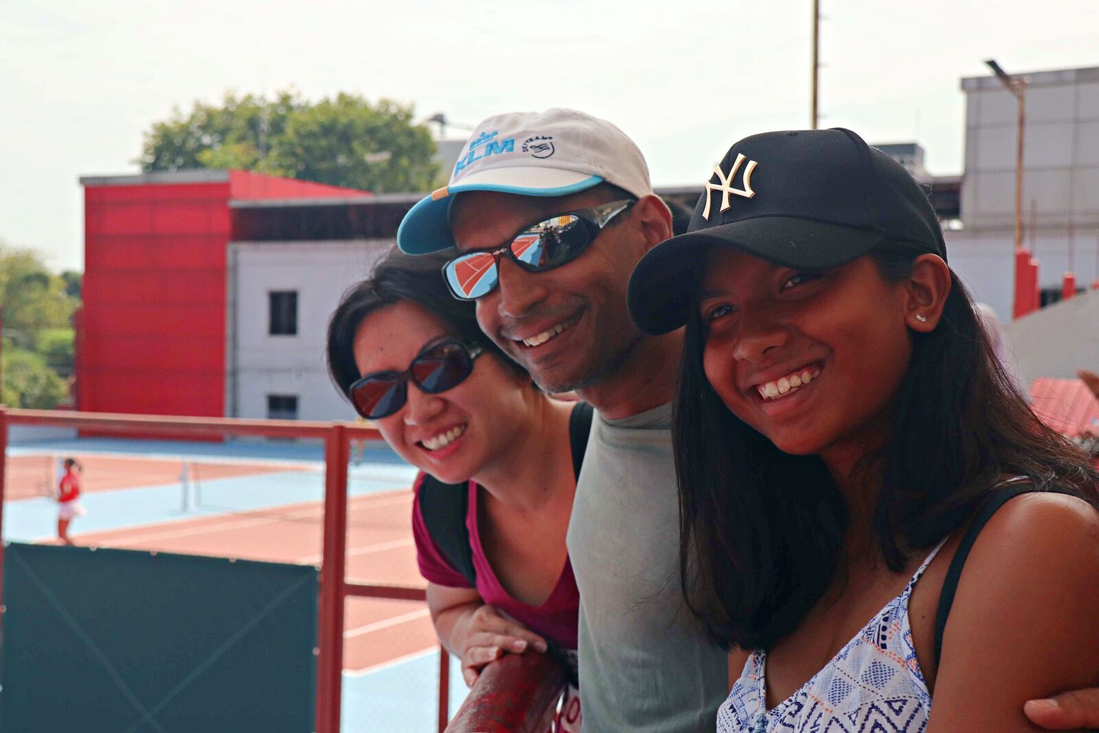 Canon EOS M6 sample photo. Athlete, spectator, sport photography