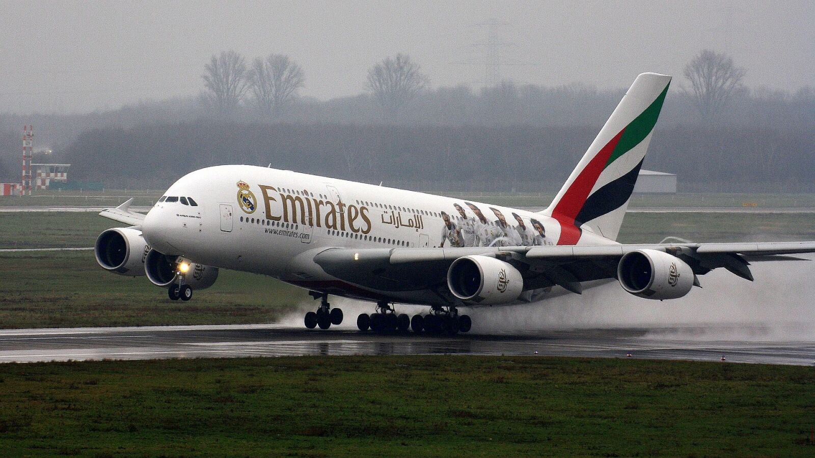 Canon EOS 1000D (EOS Digital Rebel XS / EOS Kiss F) sample photo. Emirates, a380, aircraft photography