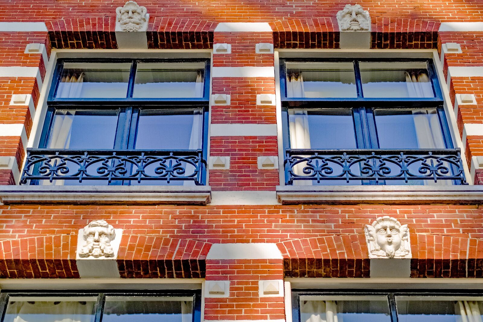 Fujifilm X30 sample photo. Building, house, facade photography
