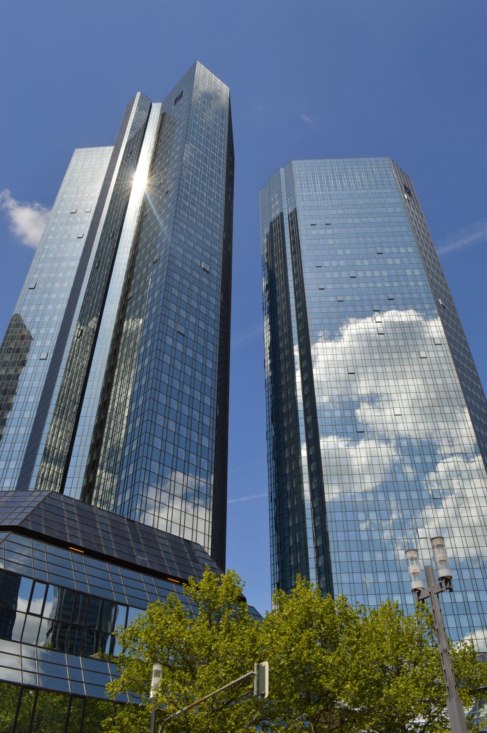 Nikon D3200 sample photo. Deutsche bank, skyscraper, sky photography
