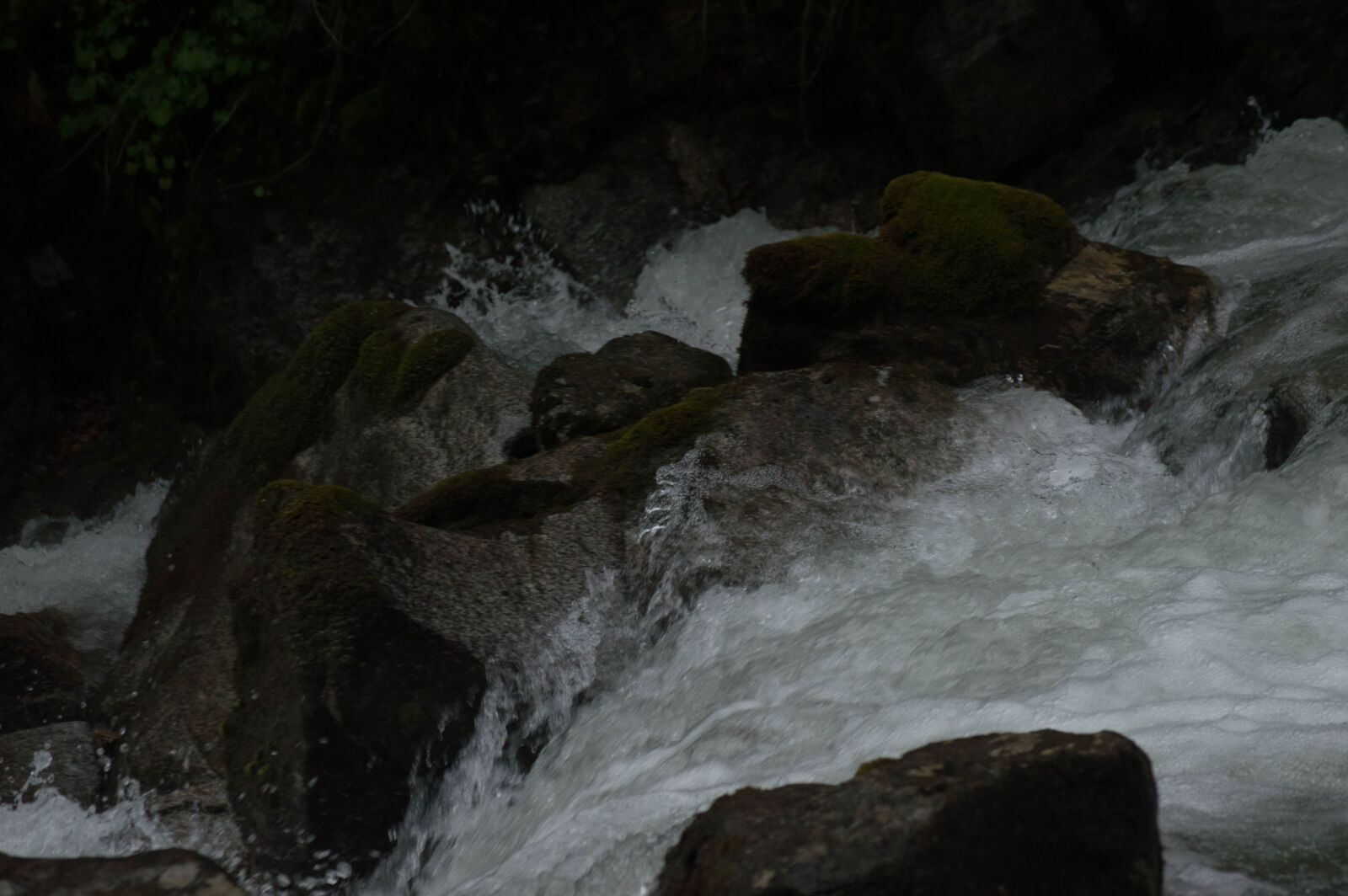 Nikon AF-S DX Nikkor 55-200mm F4-5.6G VR sample photo. Rapids, river, rocky, rushing photography