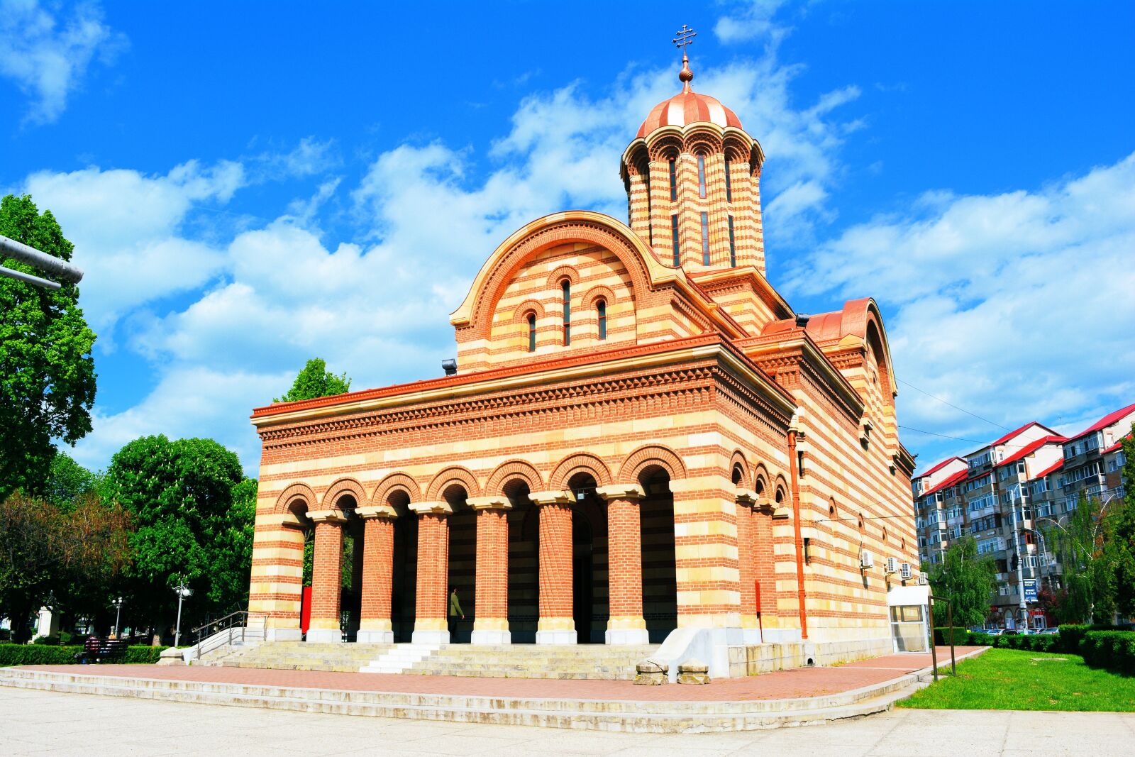 Nikon D5200 sample photo. Church, targoviste, building photography