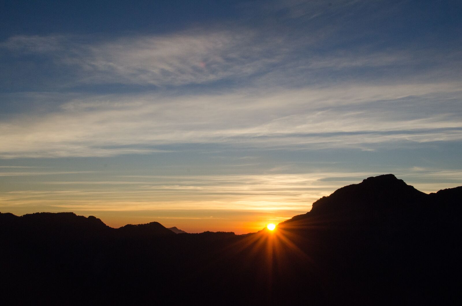 Nikon D7000 sample photo. Mt, sunrise, clouds photography