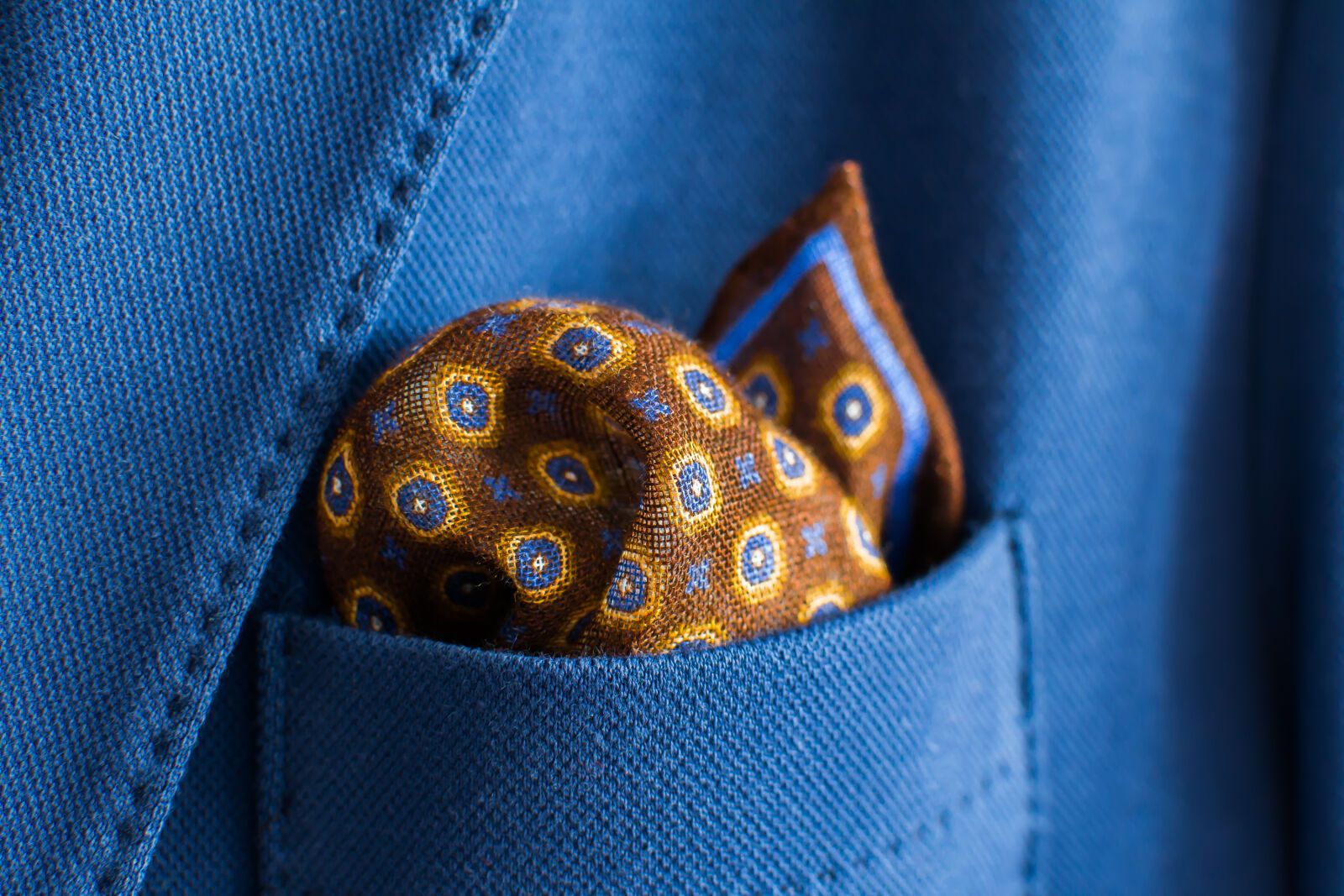 Nikon D3100 + Nikon AF-S DX Nikkor 35mm F1.8G sample photo. Brown, neckerchief photography