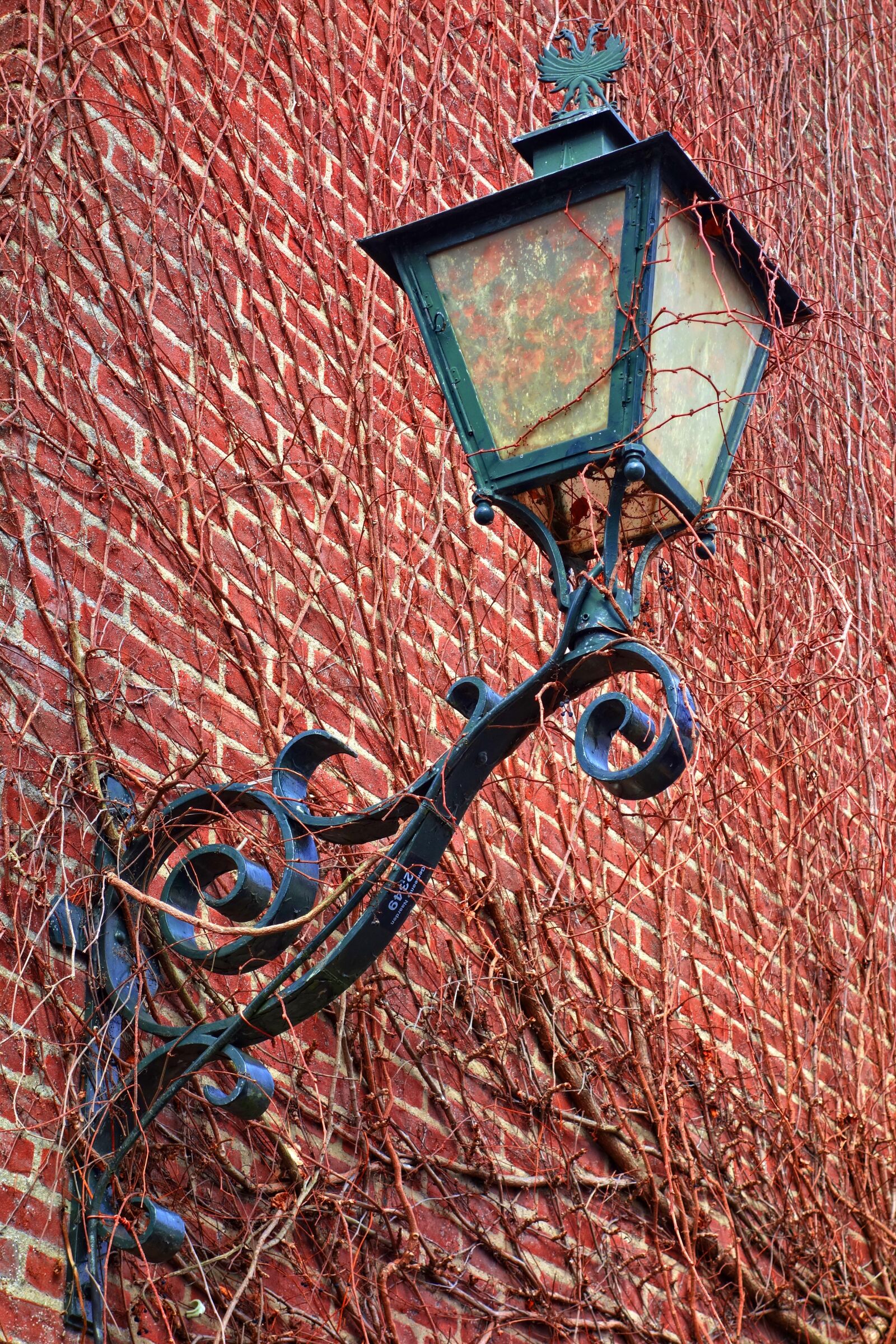 Sony Cyber-shot DSC-RX100 sample photo. Lantern, lamp, facade lamp photography