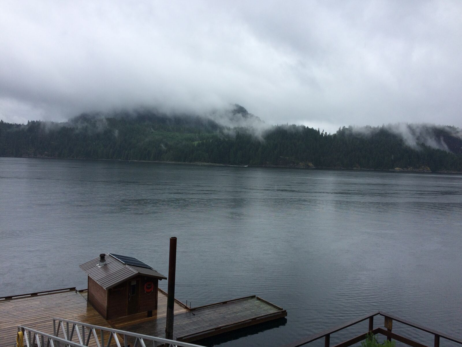 iPhone 5s back camera 4.15mm f/2.2 sample photo. Clouds, ocean, waterfront photography