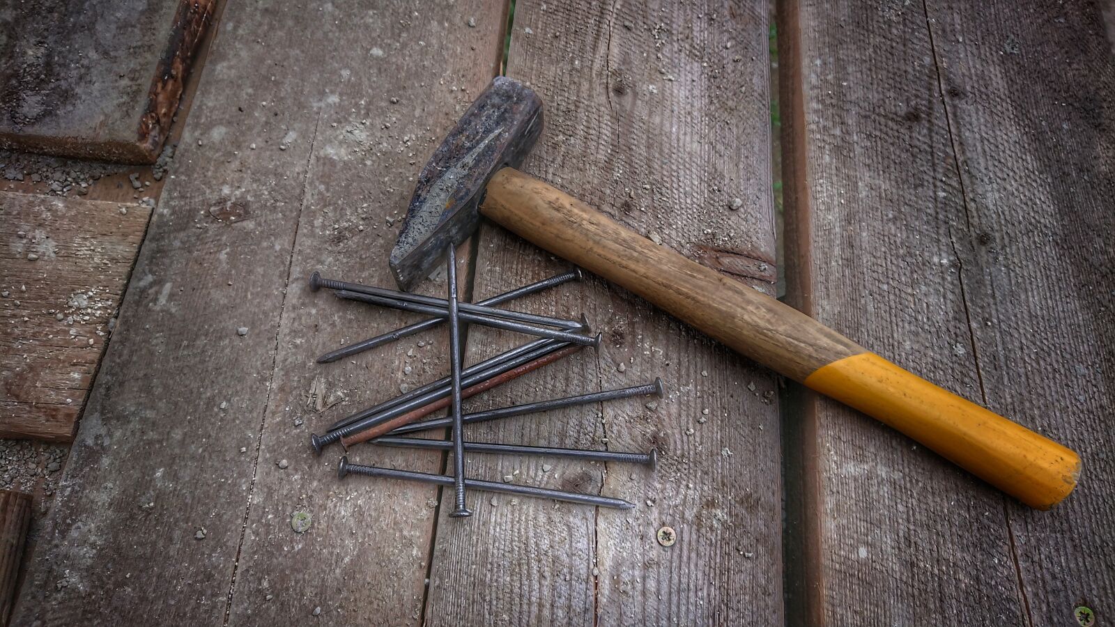 Sony Xperia XZ Premium sample photo. Hammer, nail, building photography