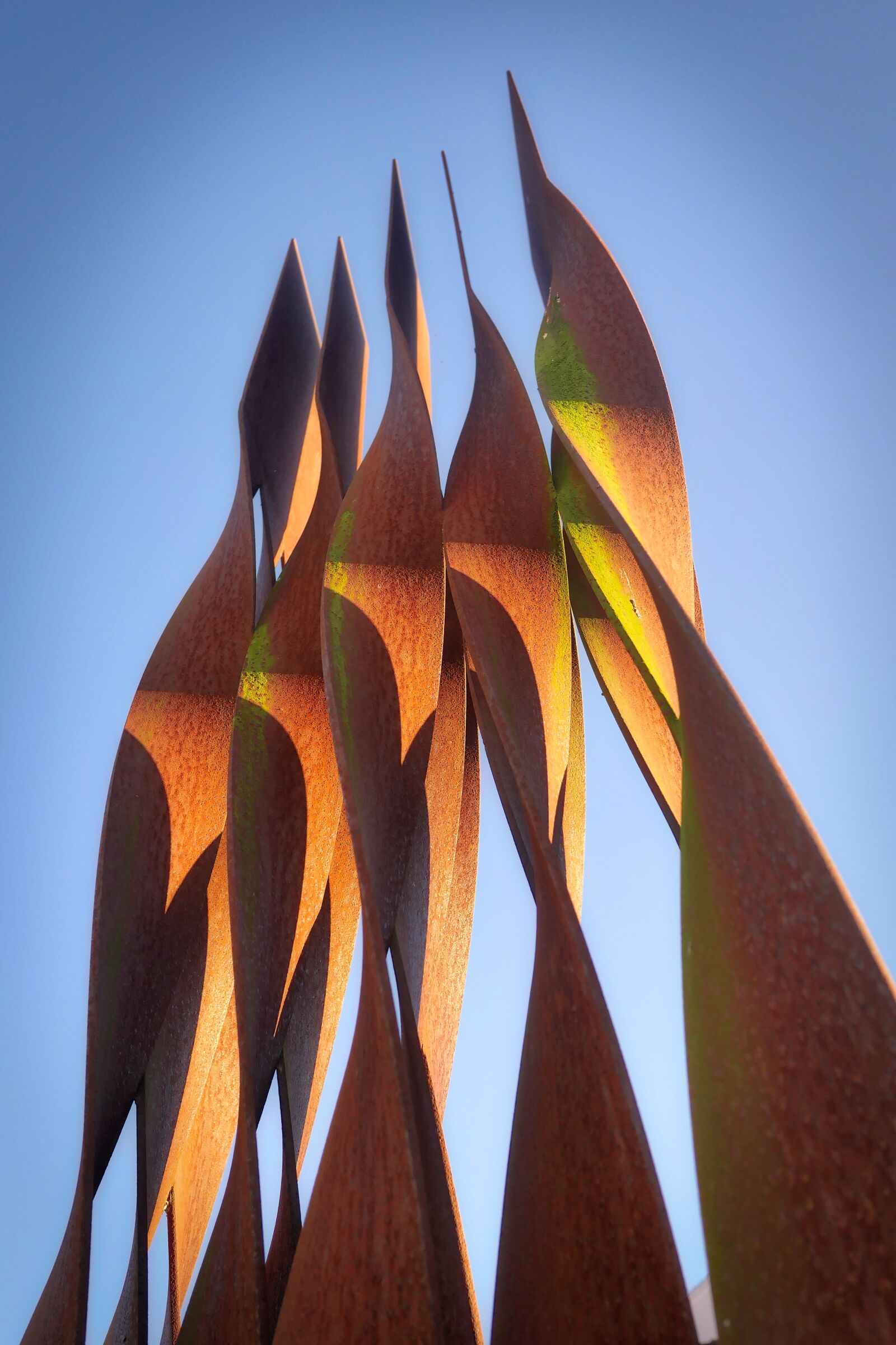 Panasonic Lumix DMC-GX8 sample photo. Flame, metal, sculpture photography