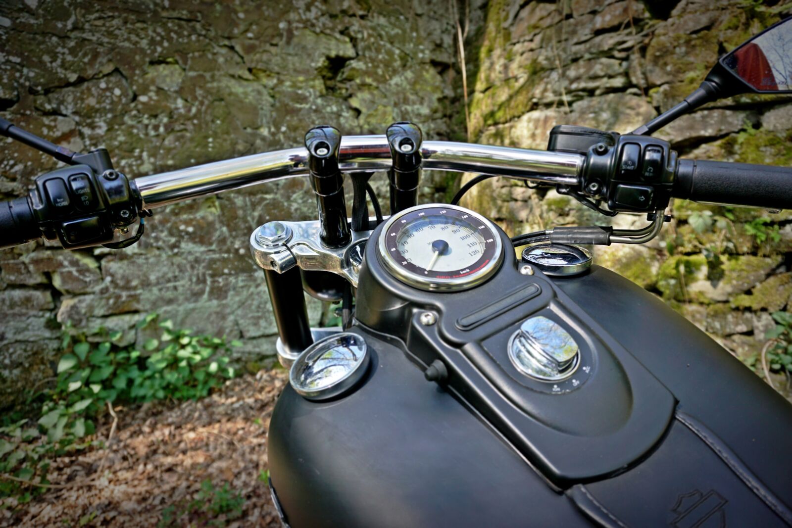 Sony E 16-50mm F3.5-5.6 PZ OSS sample photo. Motorcycle, fatbob, harley photography