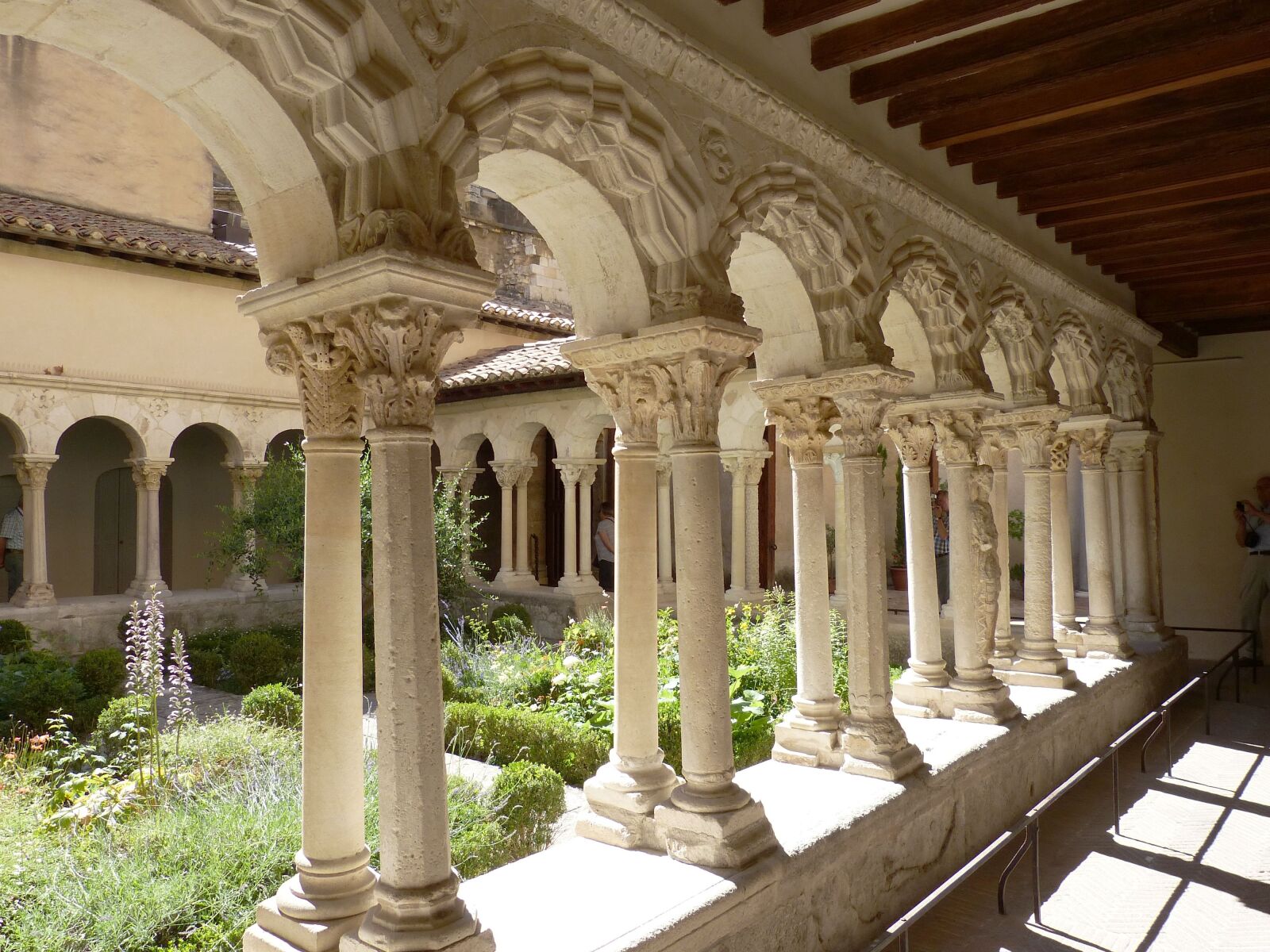 Panasonic Lumix DMC-FZ150 sample photo. Church, cloister, garden photography