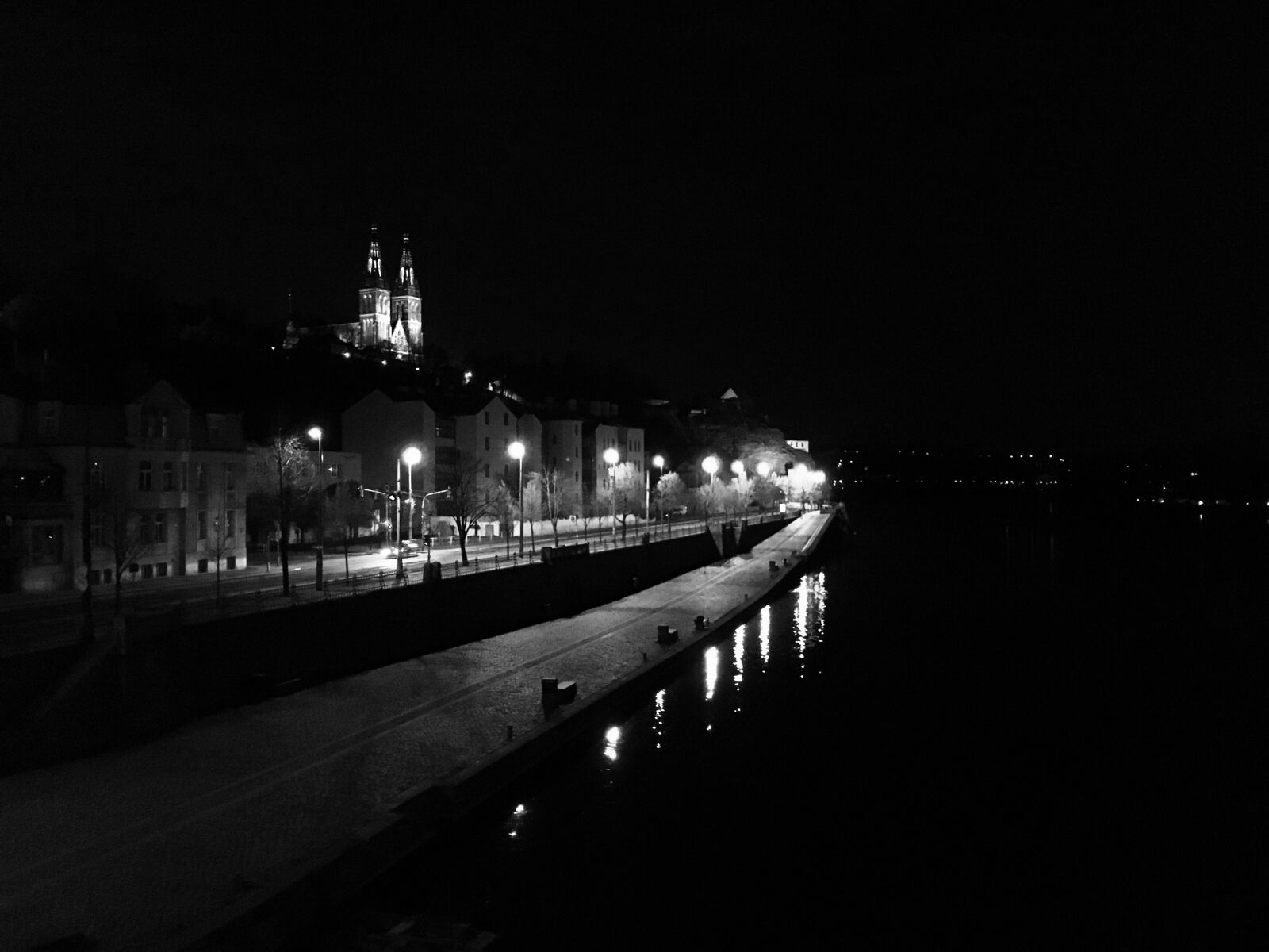 Apple iPhone 6s sample photo. Black and white, cityscape photography