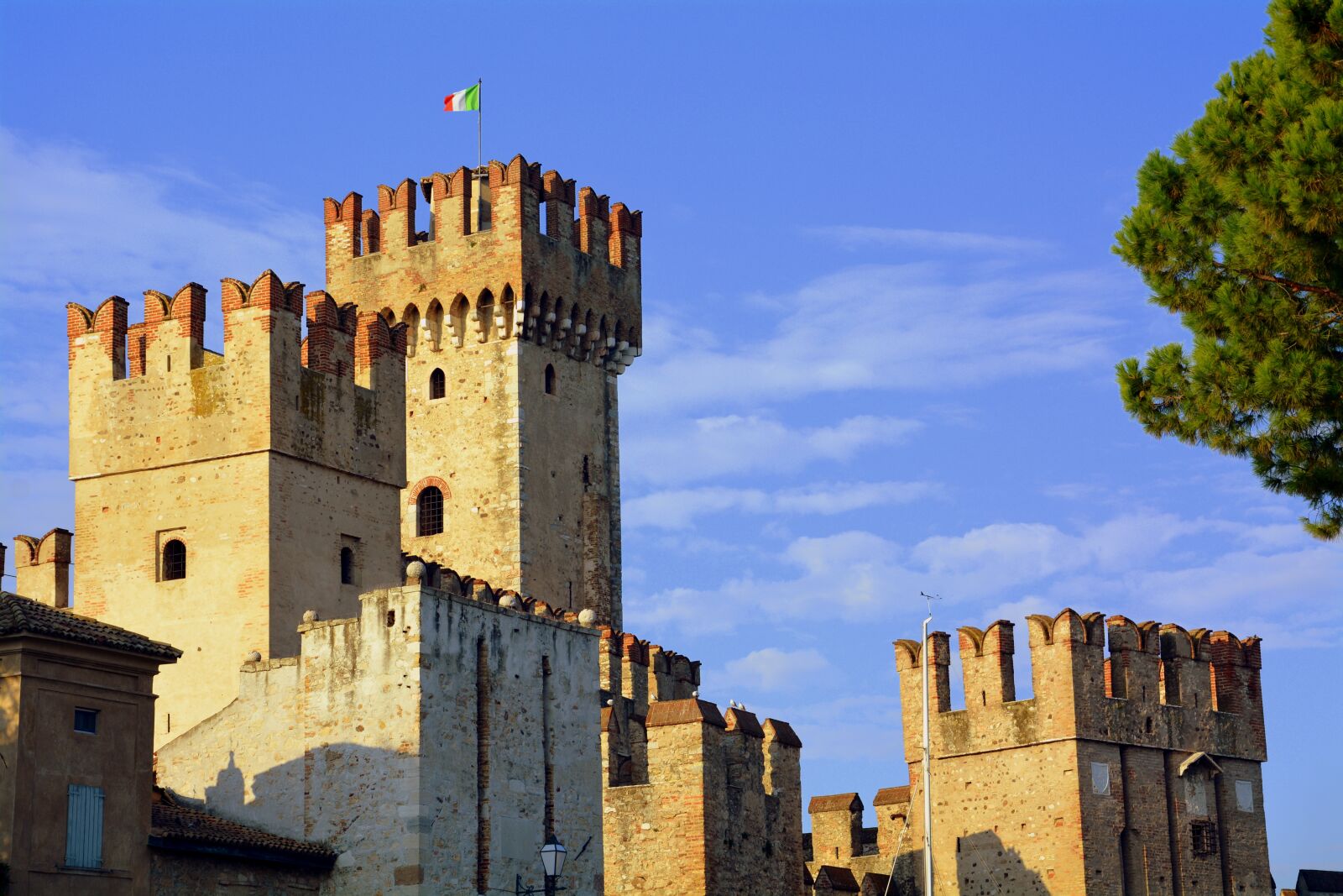 Nikon D7100 sample photo. Torre, castle, walls photography