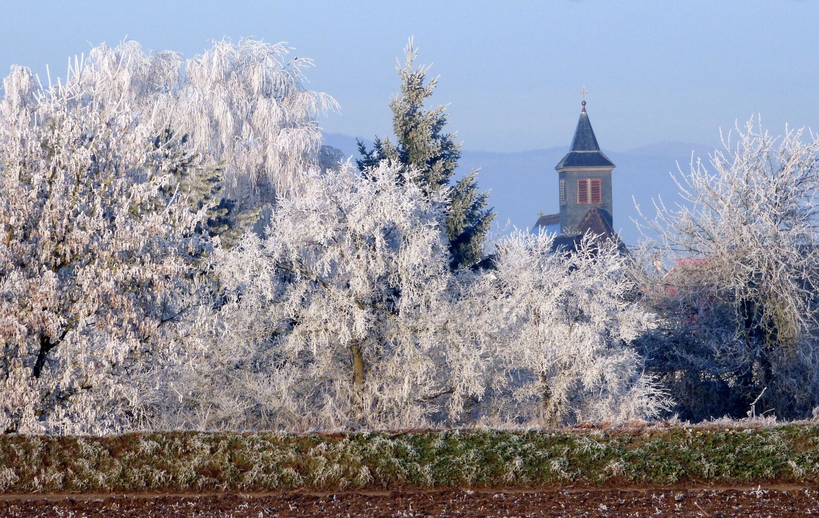 Panasonic DMC-FZ72 sample photo. Church, landscape, winter photography