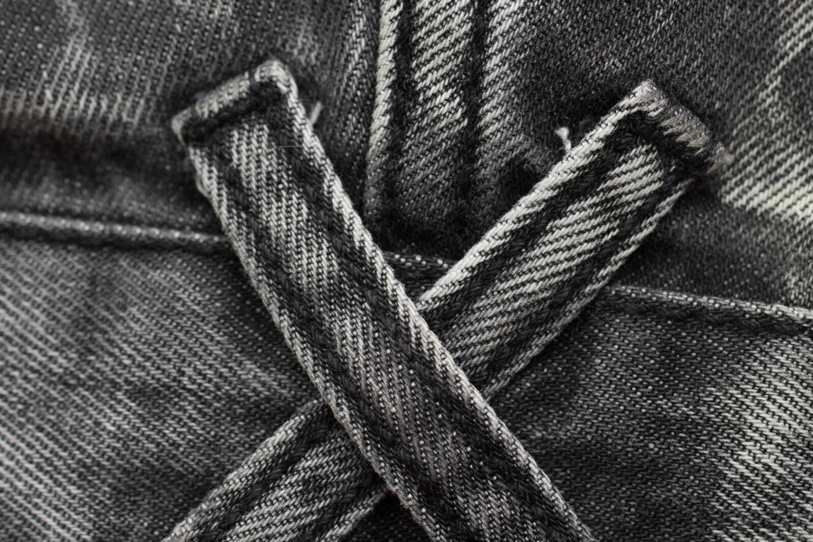 Canon EOS 550D (EOS Rebel T2i / EOS Kiss X4) sample photo. Backdrop, belt, black photography