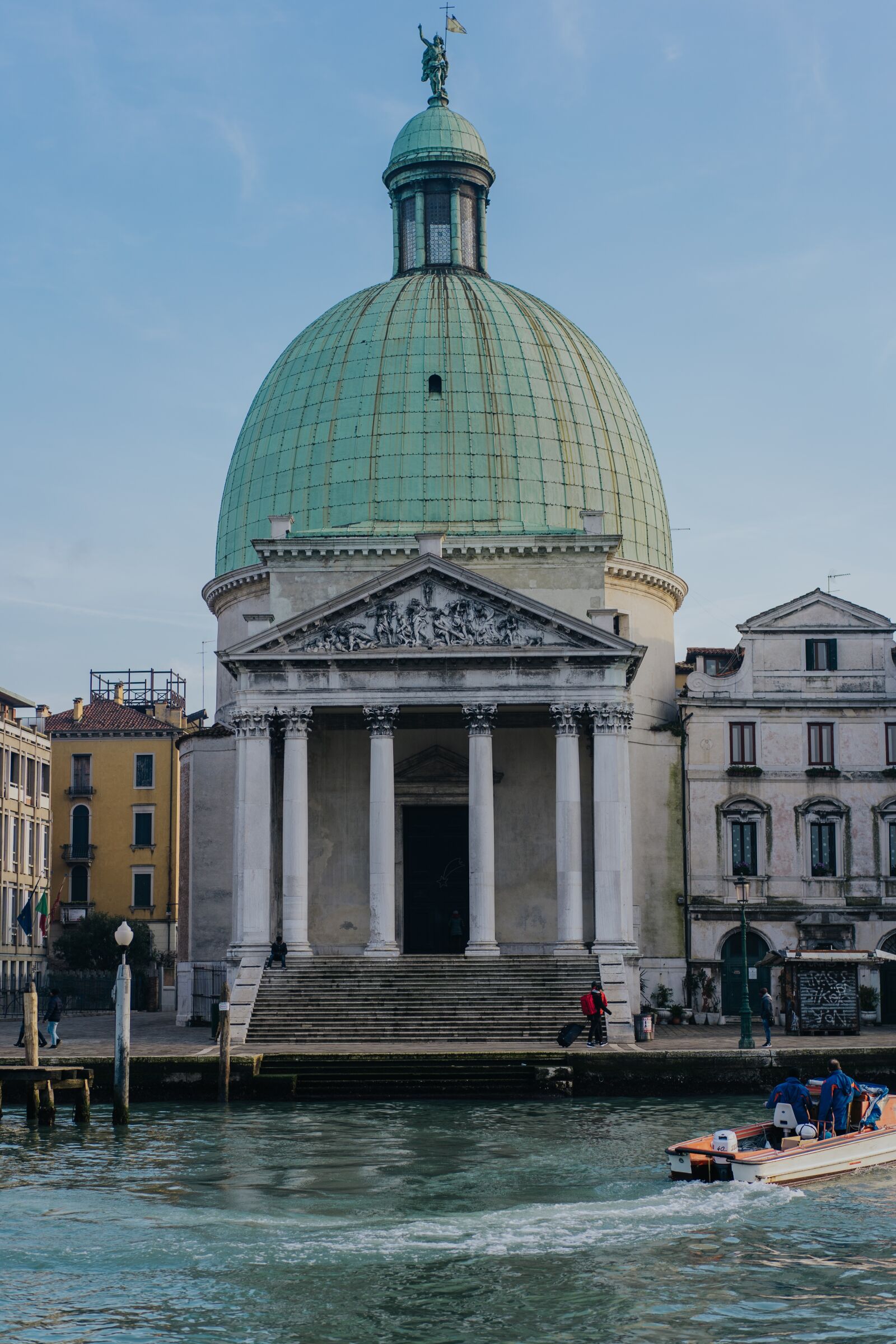 Sony a7 III + Sony Sonnar T* FE 55mm F1.8 ZA sample photo. Italy, venice, city photography