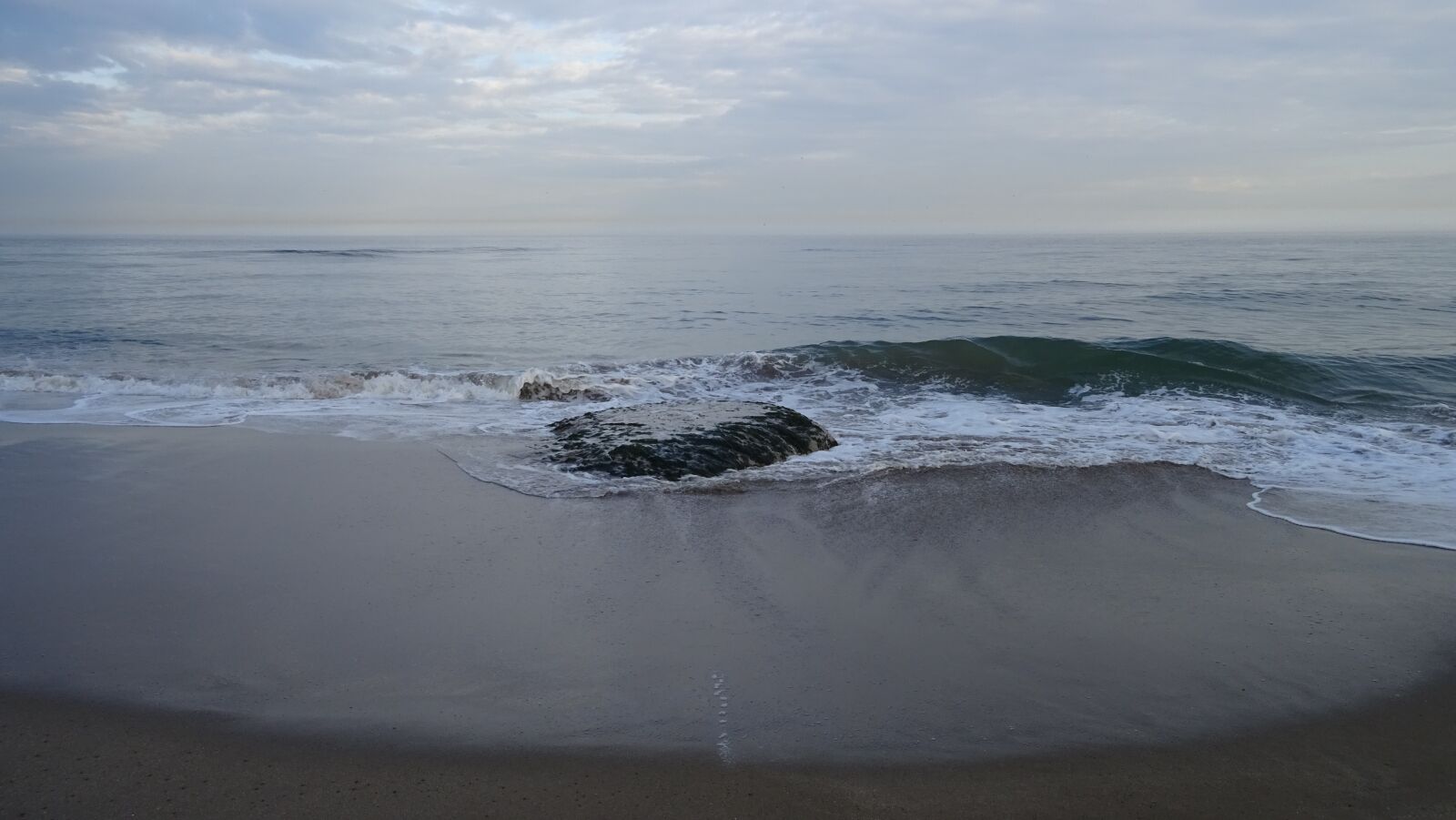 Sony DSC-HX60V sample photo. Beach, sea, rock photography