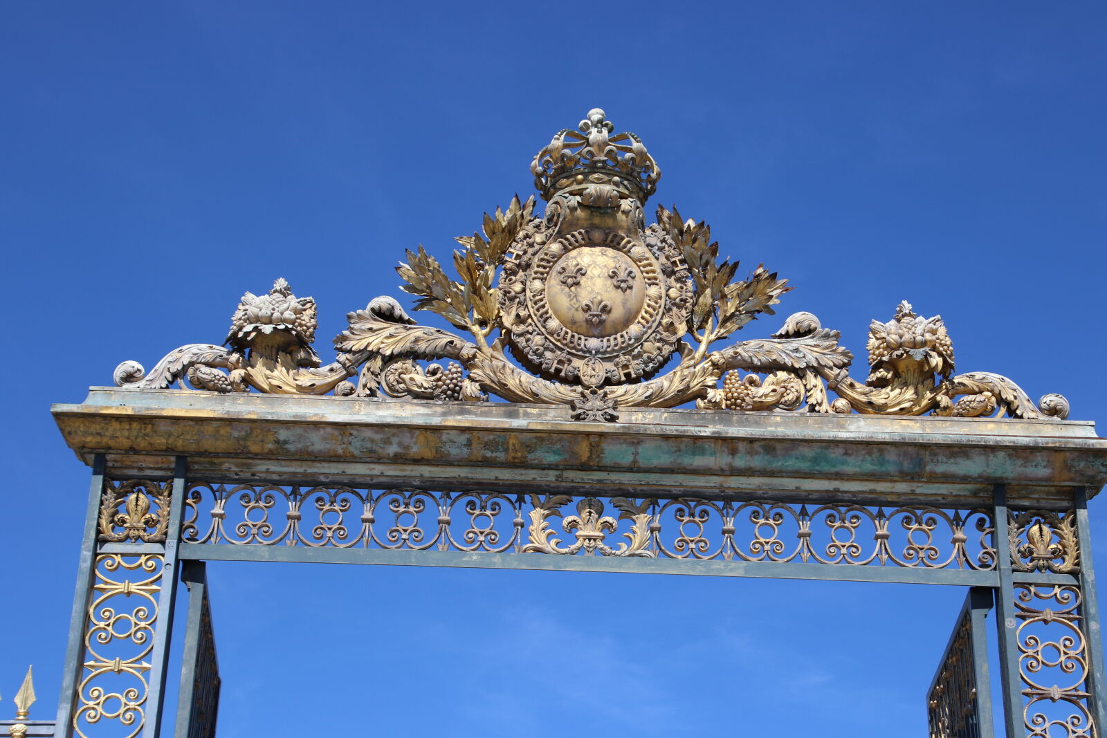 Canon EOS 7D Mark II sample photo. Architecture, decorative, france, gate photography