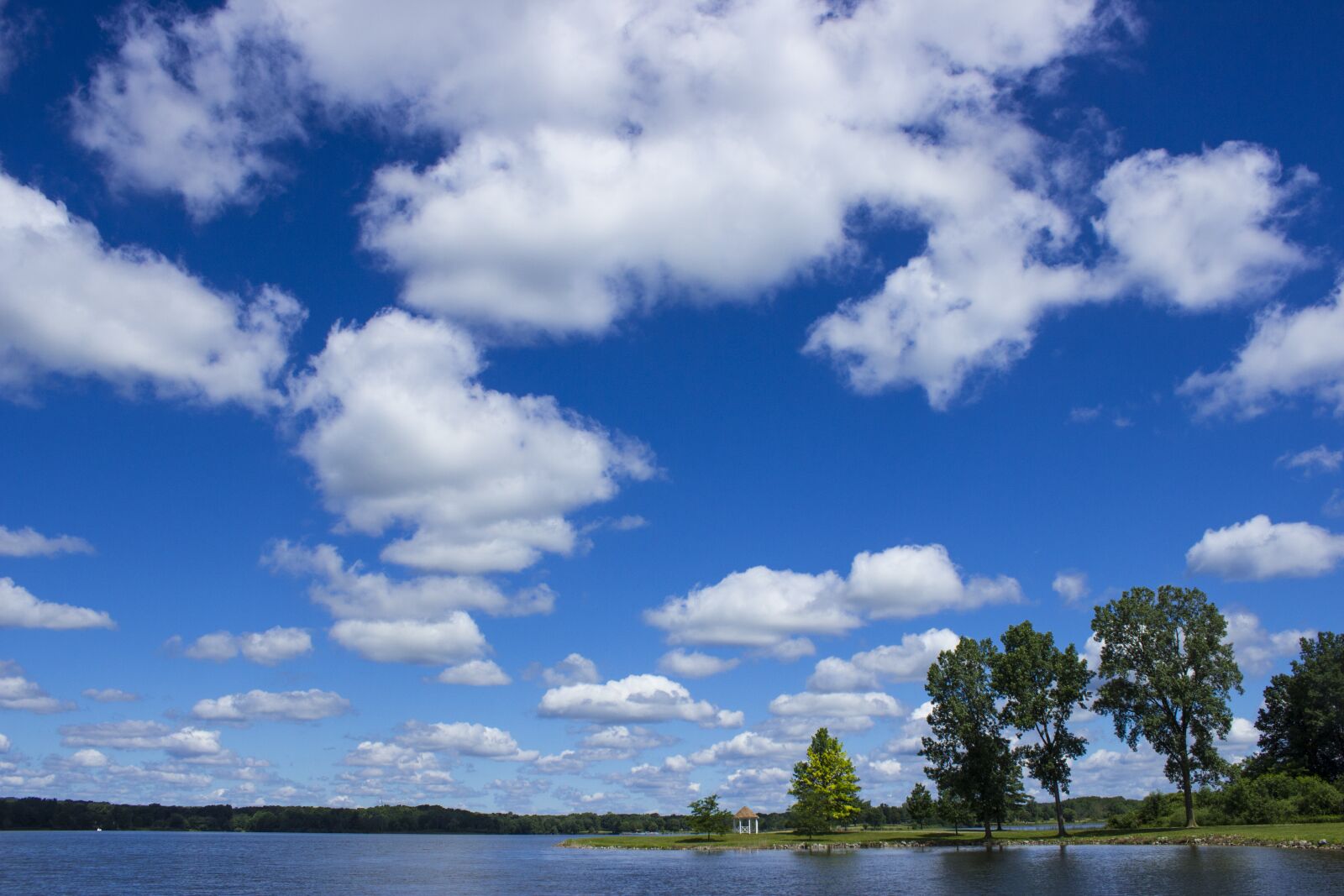 Canon EOS 600D (Rebel EOS T3i / EOS Kiss X5) sample photo. Summer, clouds, lake photography