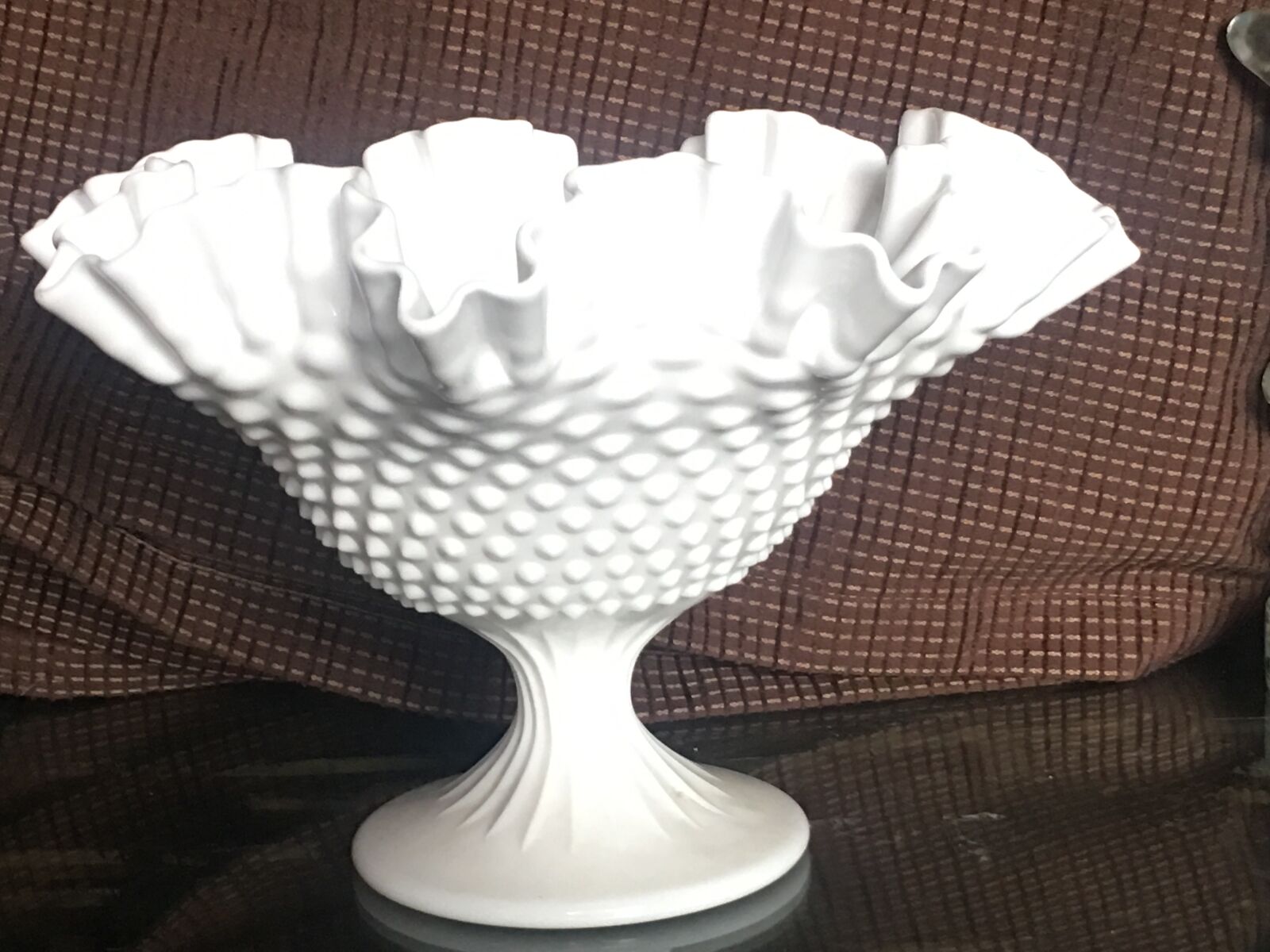 iPhone 6s Plus back camera 4.15mm f/2.2 sample photo. Vase, milk glass, white photography